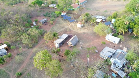 Imagem da vista aérea das casas da Aldeia Uberaba