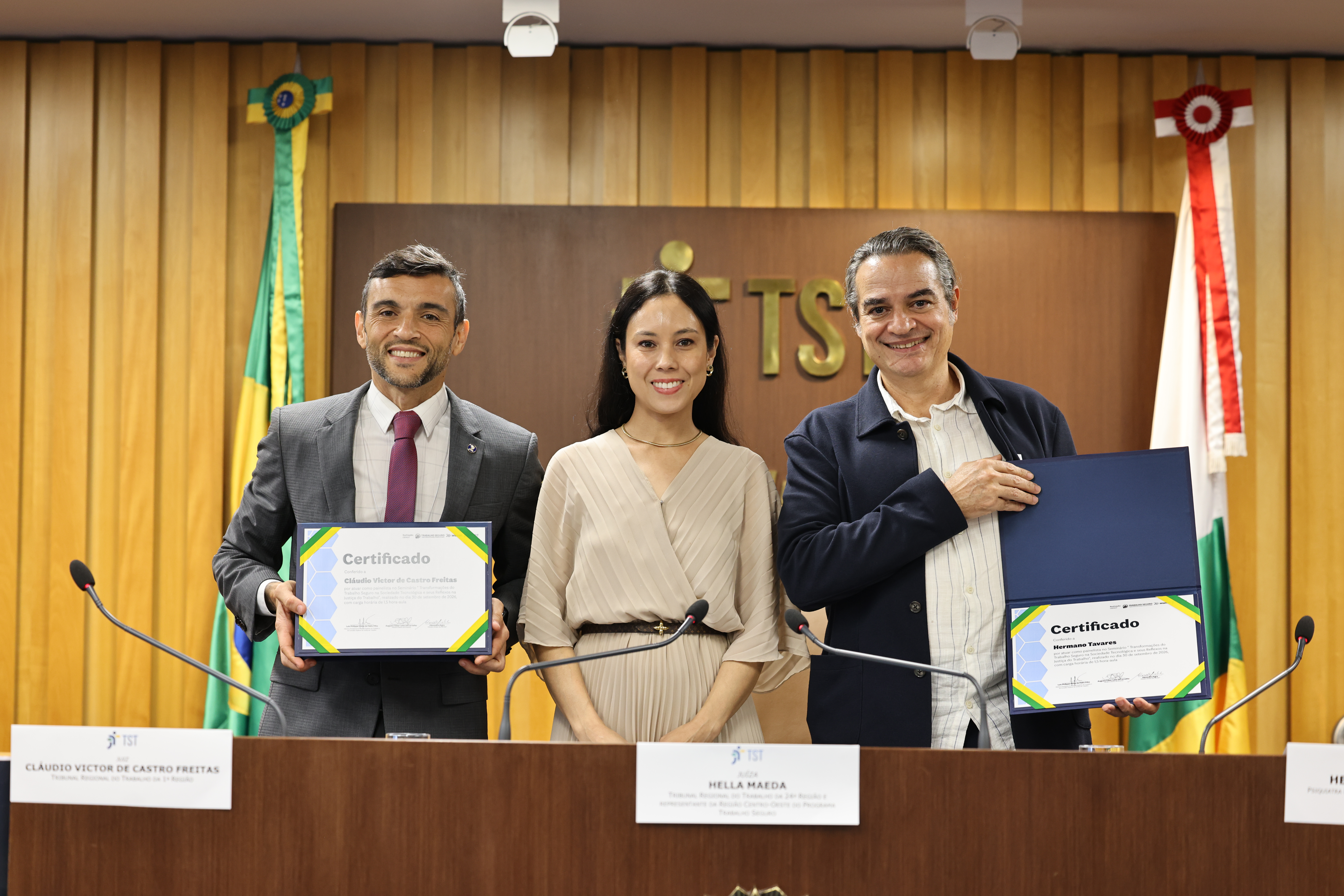 A juíza Hella de Fátima Maeda presidiu o painel “O impacto das pressões invisíveis e o limite entre o engajamento e o adoecimento moderno”. Fotos: TST