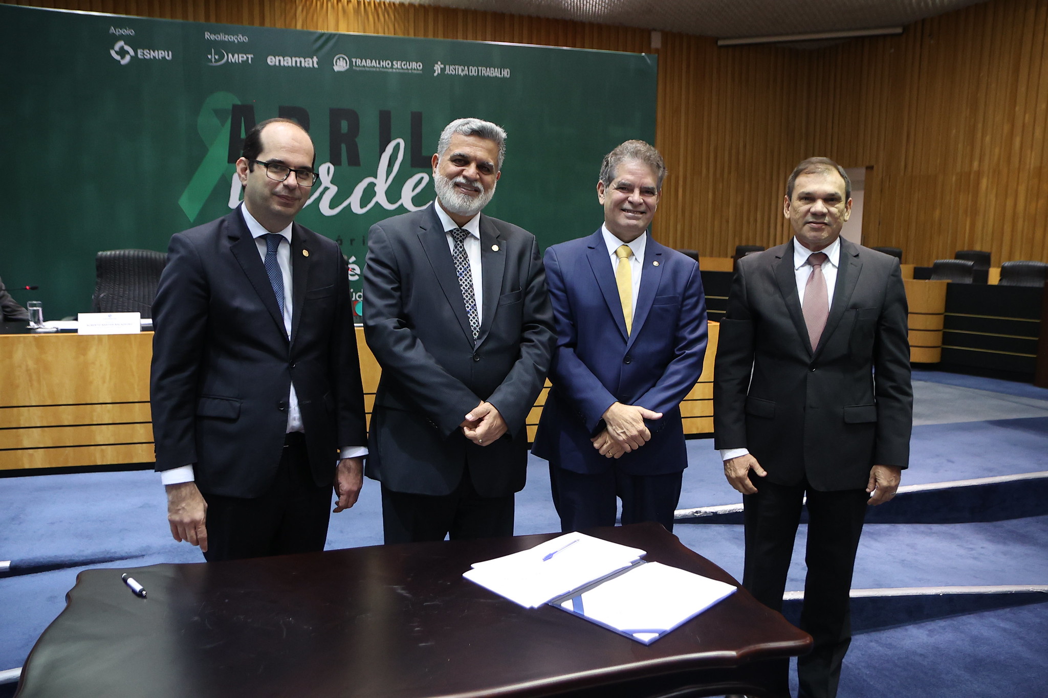 O gestor regional do Programa Trabalho Seguro, desembargador João de Deus, participou da cerimônia de assinatura do Acordo de Cooperação Técnica do Grupo de Trabalho Interinstitucional (GETRIN) do Programa Trabalho Seguro da Justiça do Trabalho