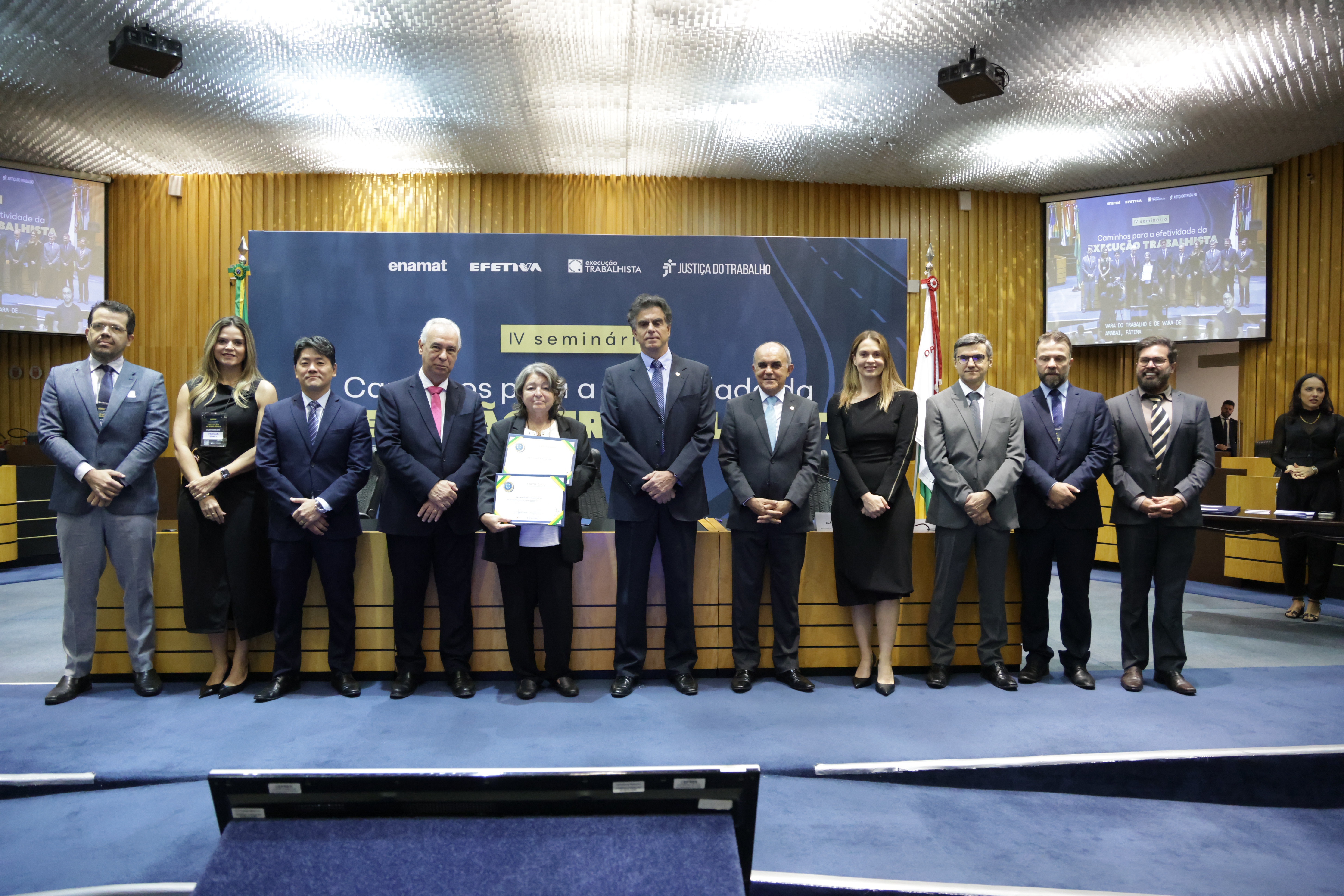 A juiza Titular da Vara do Trabalho de Amambai, Fátima Saboya, representou o TRT MS na entrega dos certificados da premiação