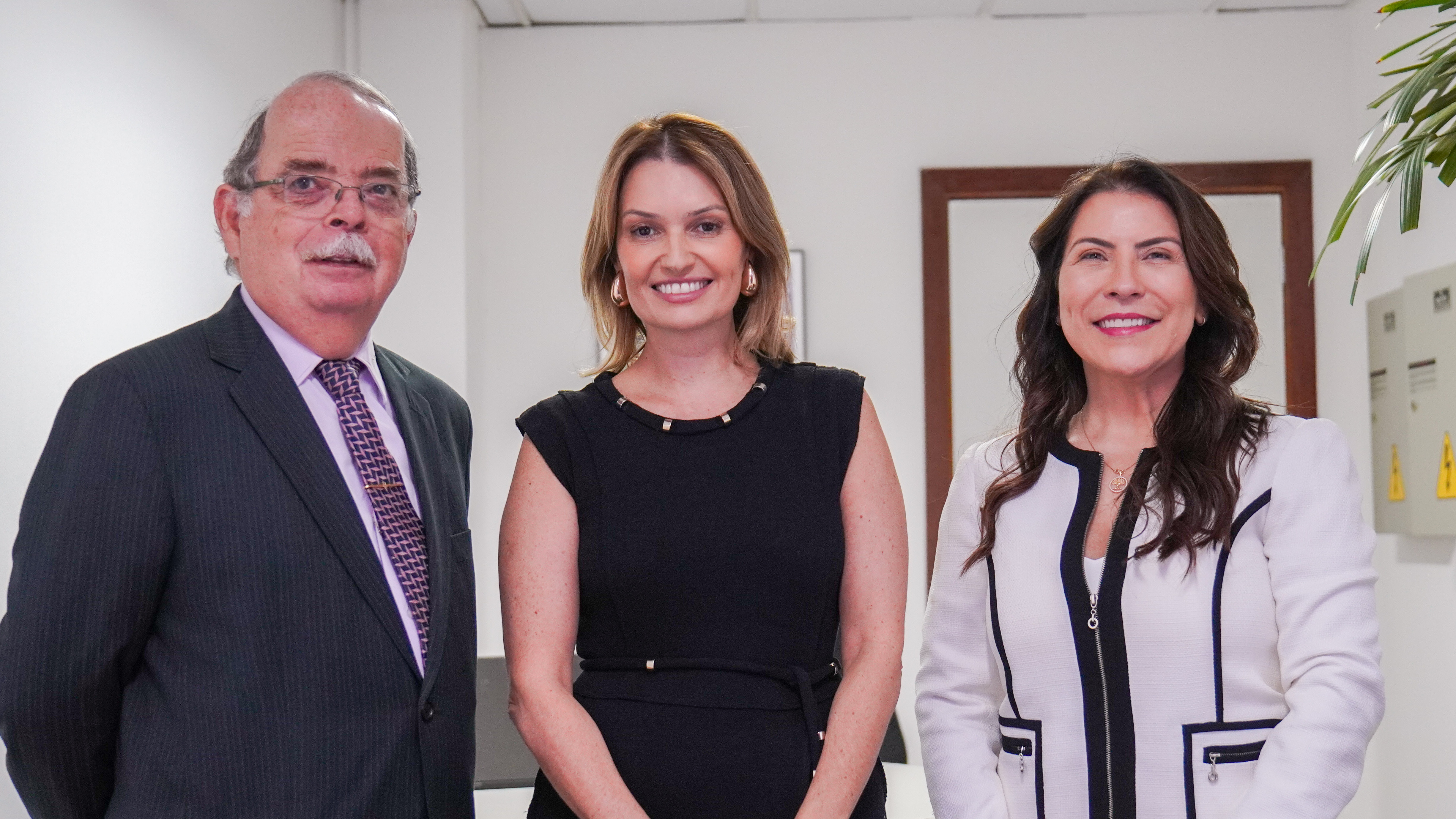 O evento foi realizado na manhã desta quinta-feira (14), na sala da Ouvidoria da Mulher, que está localizada no saguão do edifício-sede do tribunal. 