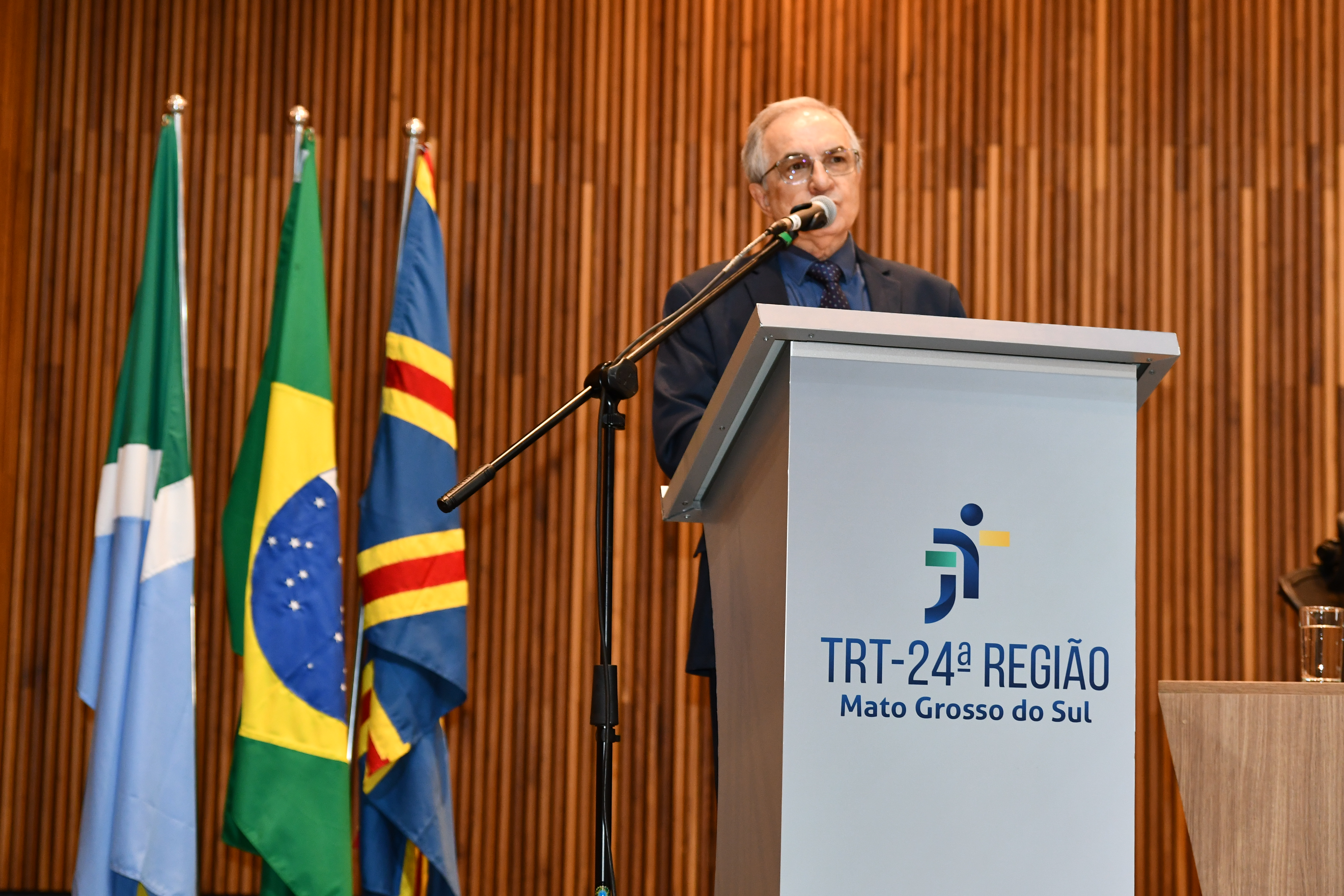  o desembargador Paulo Roberto Ramos Barrionuevo, do TRT da 23ª Região, apresentou ações desenvolvidas em Mato Grosso