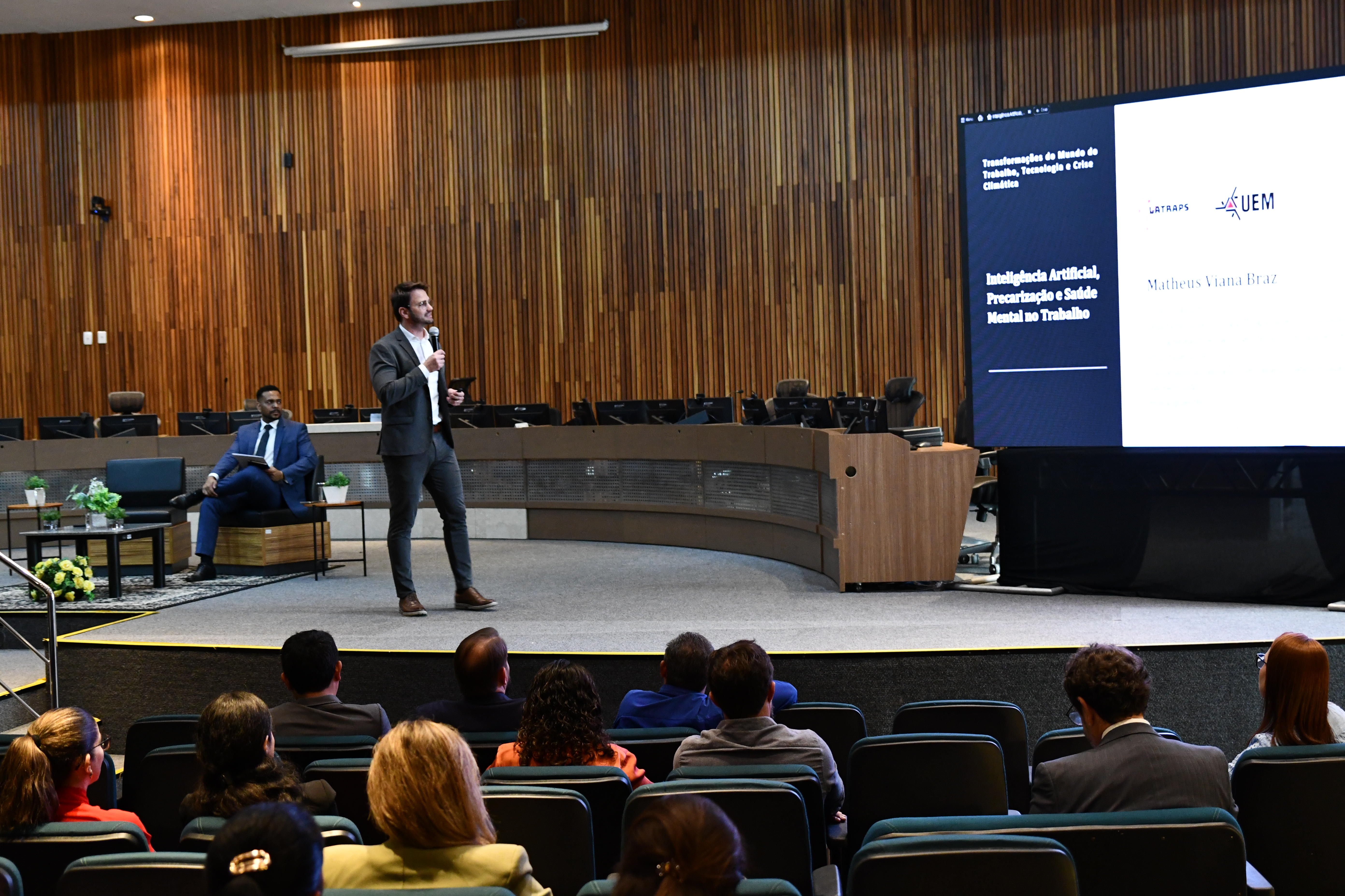  Com o tema “Transformações no Mundo do Trabalho: Tecnologia e Crise Climática”, o evento reuniu representantes da Justiça do Trabalho, do Ministério Público do Trabalho, de entidades sindicais e da sociedade civil para discutir os desafios relacionados à saúde e à segurança dos trabalhadores.