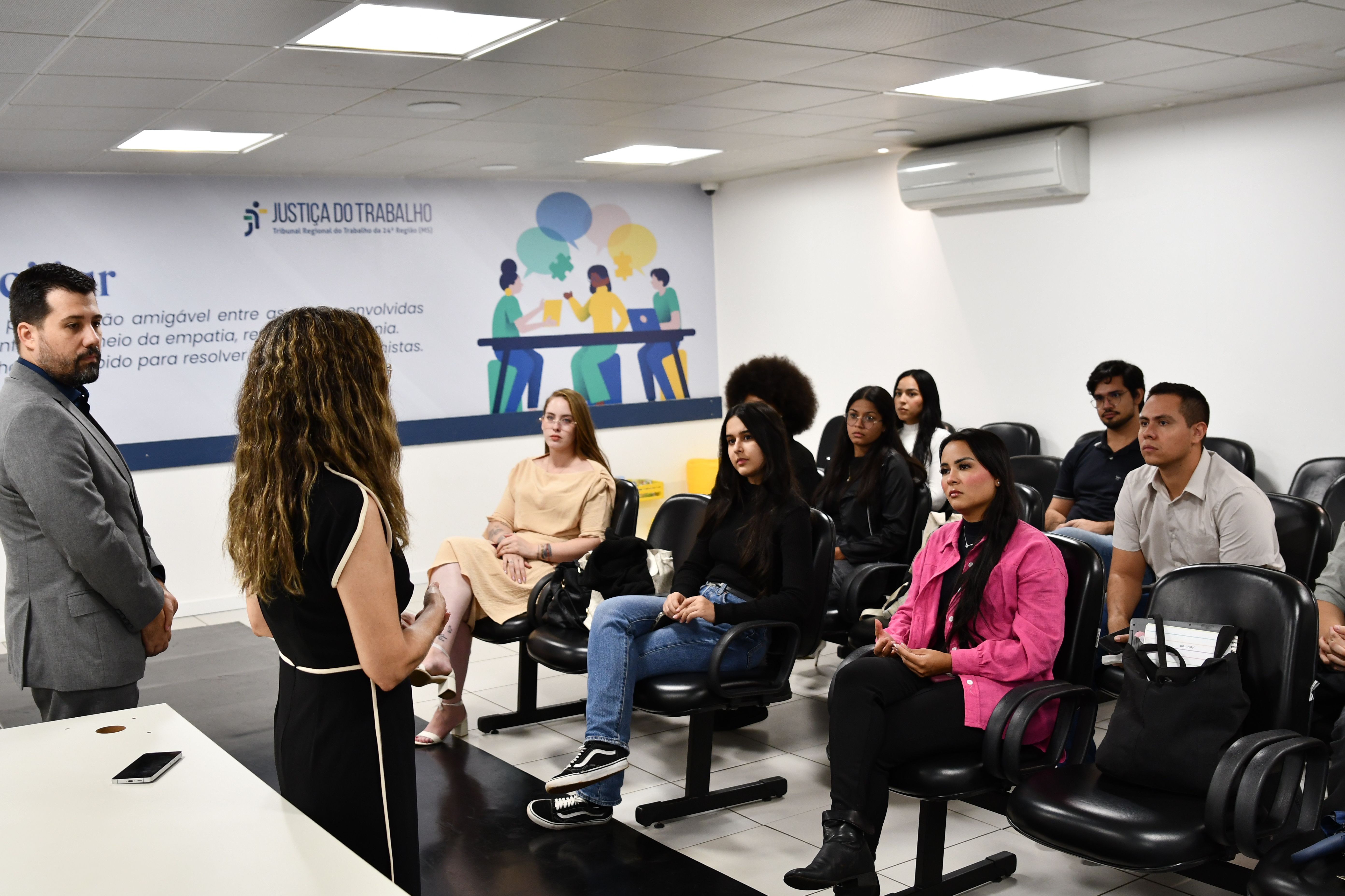 Acadêmicos de Direito da Uniderp conhecem o Cejusc