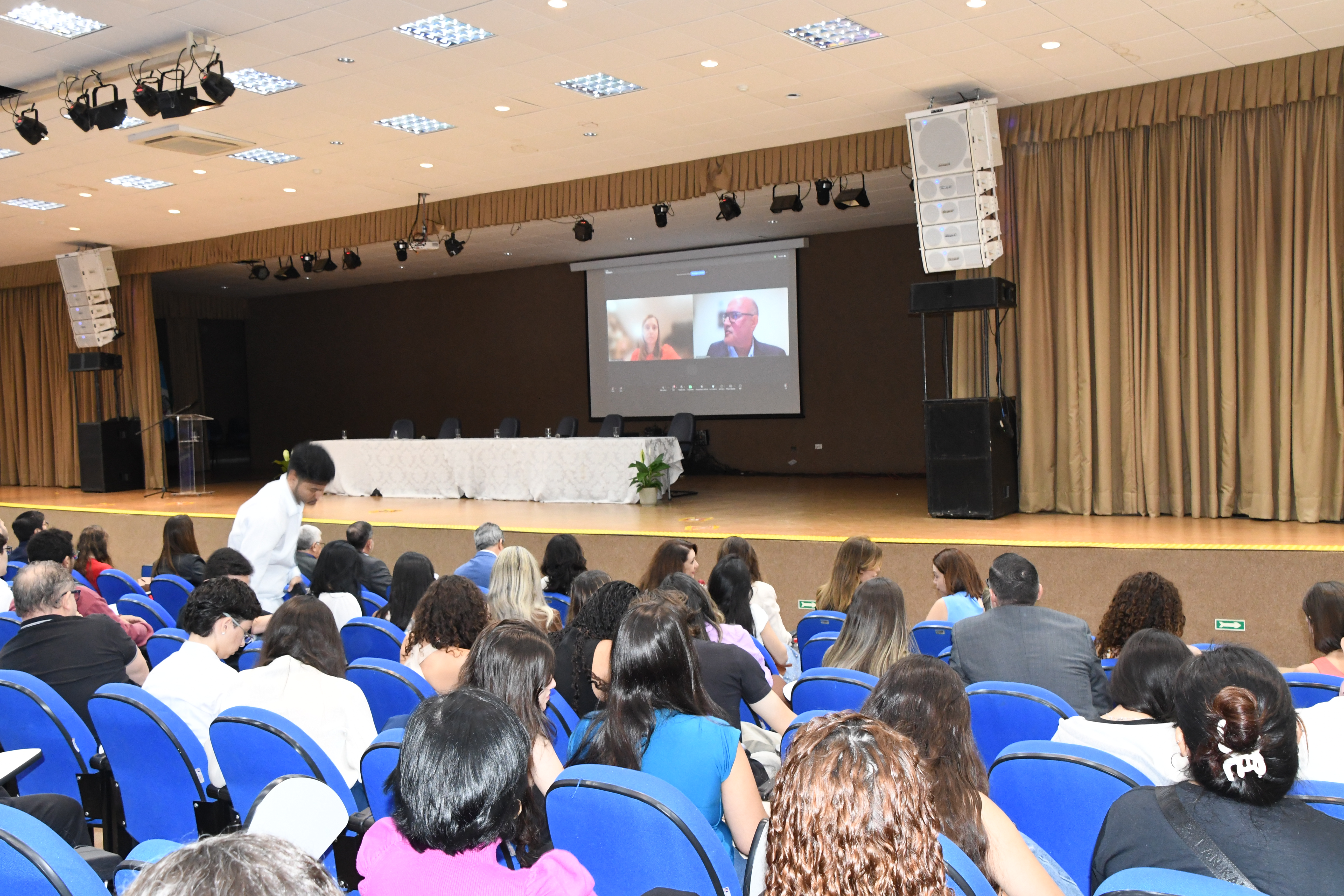 A palestra “Trabalho em Plataformas e Vínculo de Emprego” foi ministrada pela professora doutora Teresa Alexandra Coelho Moreira, com participação do procurador do Ministério Público do Trabalho (MPT) Jonar Ratier Moreno como debatedor