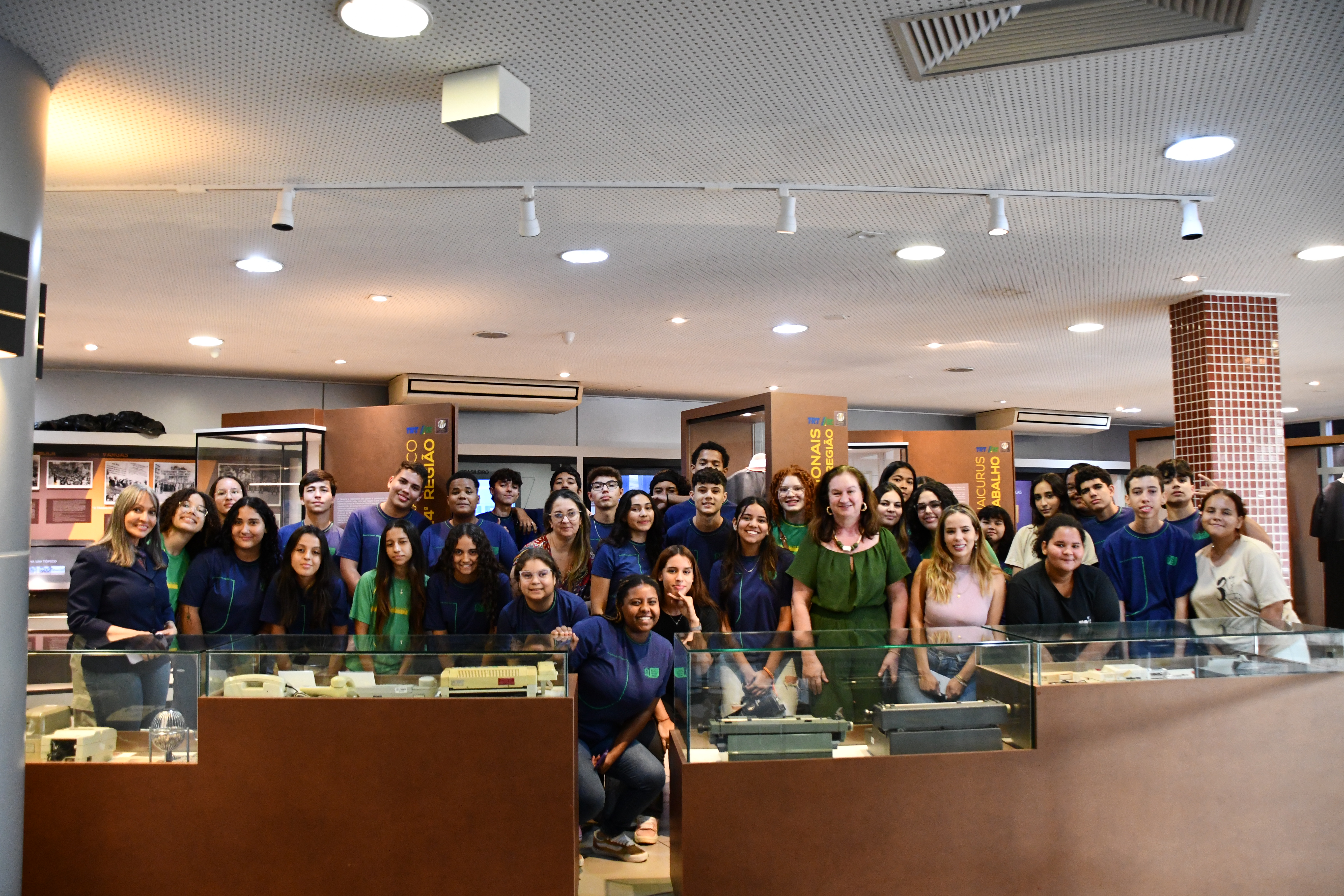 alunos no memorial
