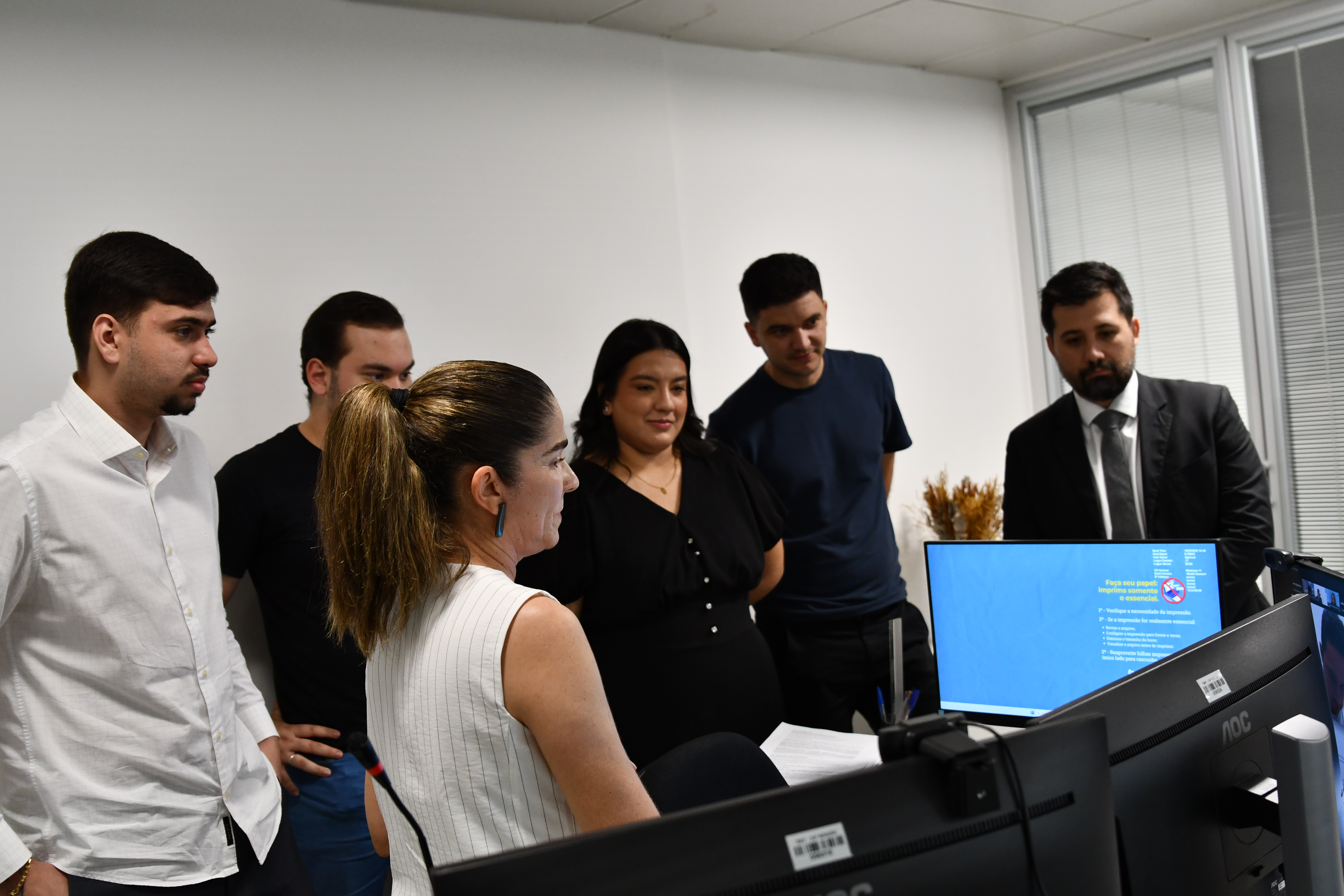 Acadêmicos de Direito da Uniderp conhecem rotina do Cejusc