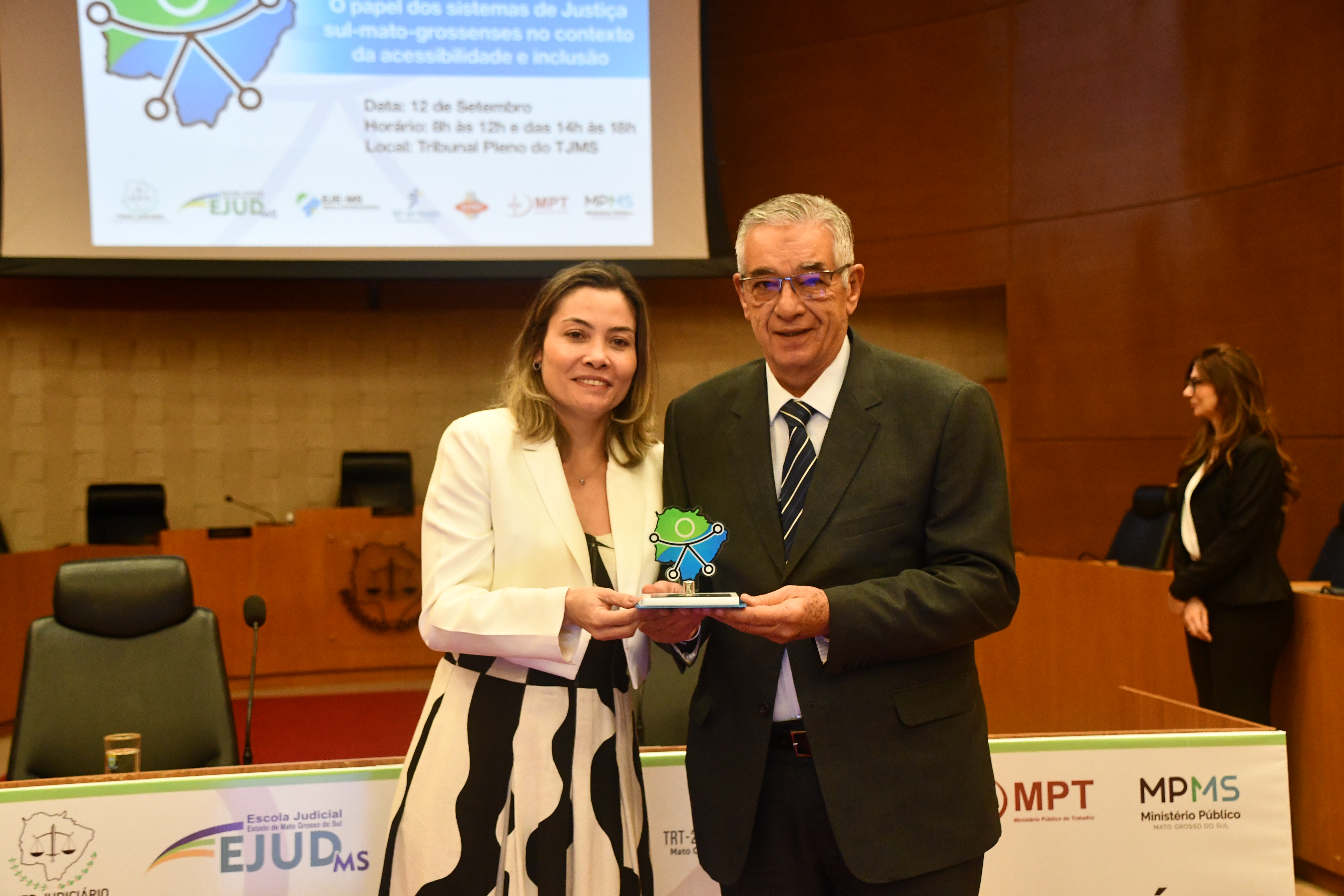 Durante o evento, o desembargador Márcio Thibau recebeu o Prêmio Acessibilidade para Todos,