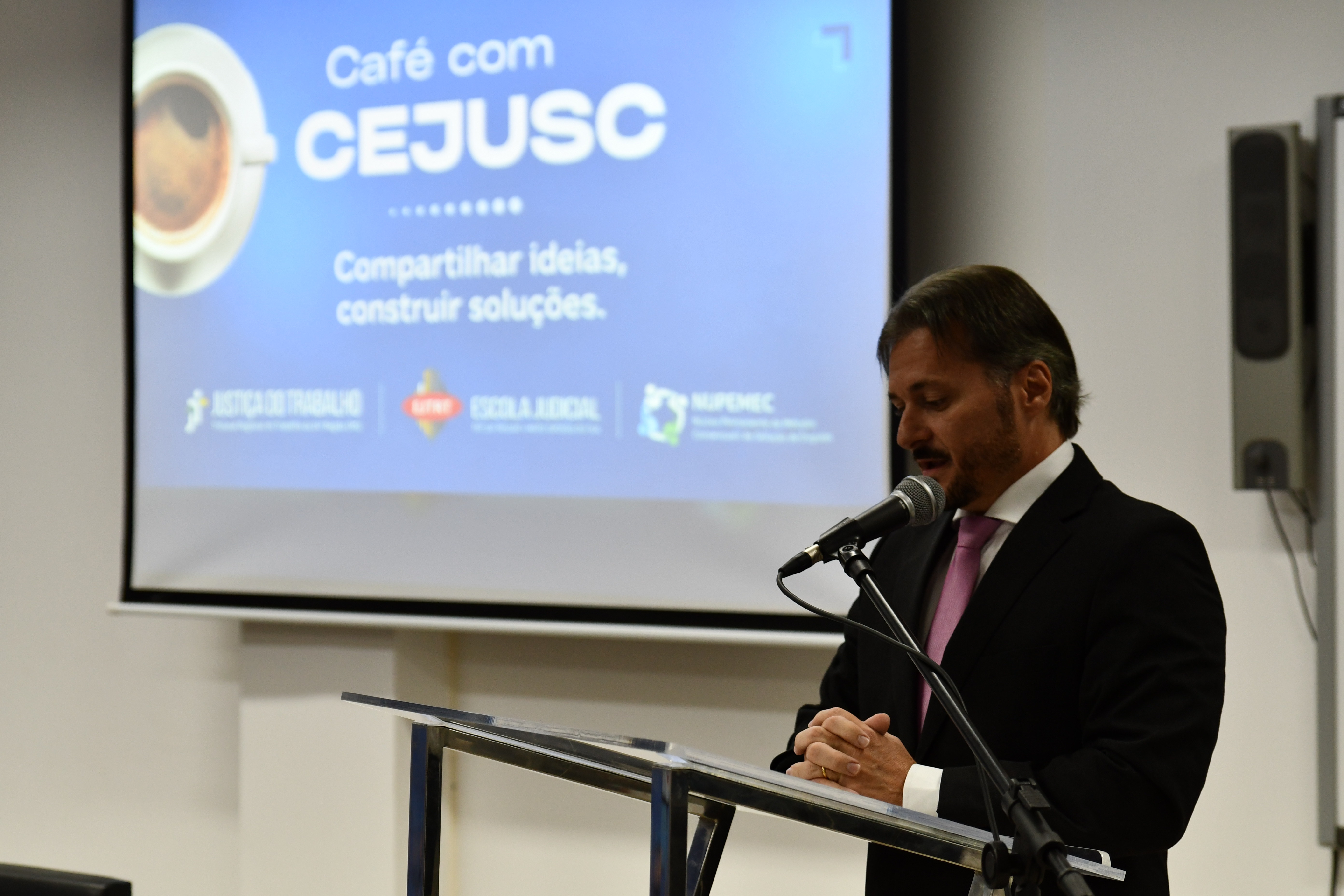 O Tribunal Regional do Trabalho da 24ª Região (TRT/MS) promoveu, nesta sexta-feira (15/5), o evento “Café com Cejusc”