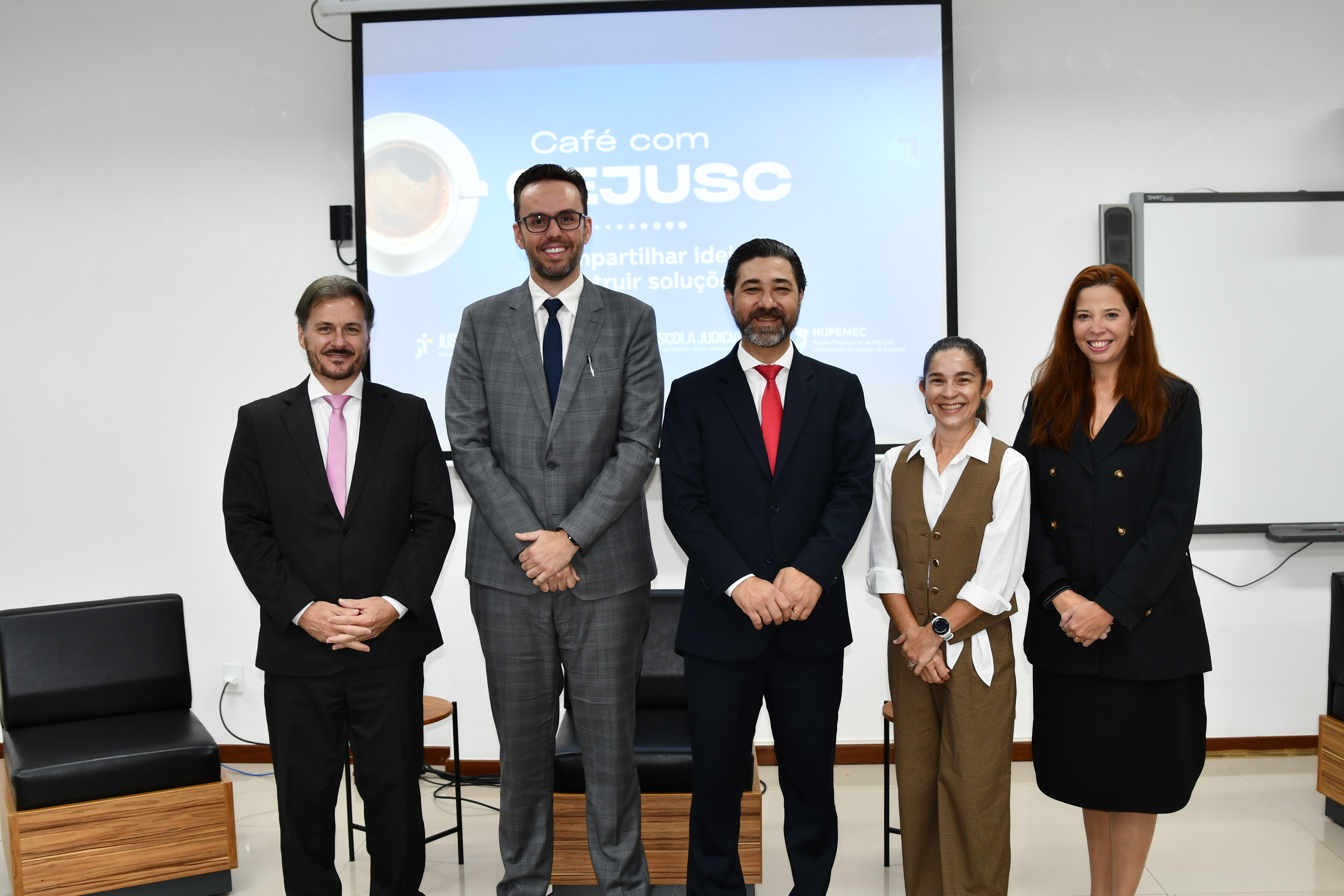 O Tribunal Regional do Trabalho da 24ª Região (TRT/MS) formalizou a assinatura de protocolos de cooperação com empresas dos segmentos de alimentos, celulose e florestal, bioenergia, além dos setores bancário, financeiro e de energia.