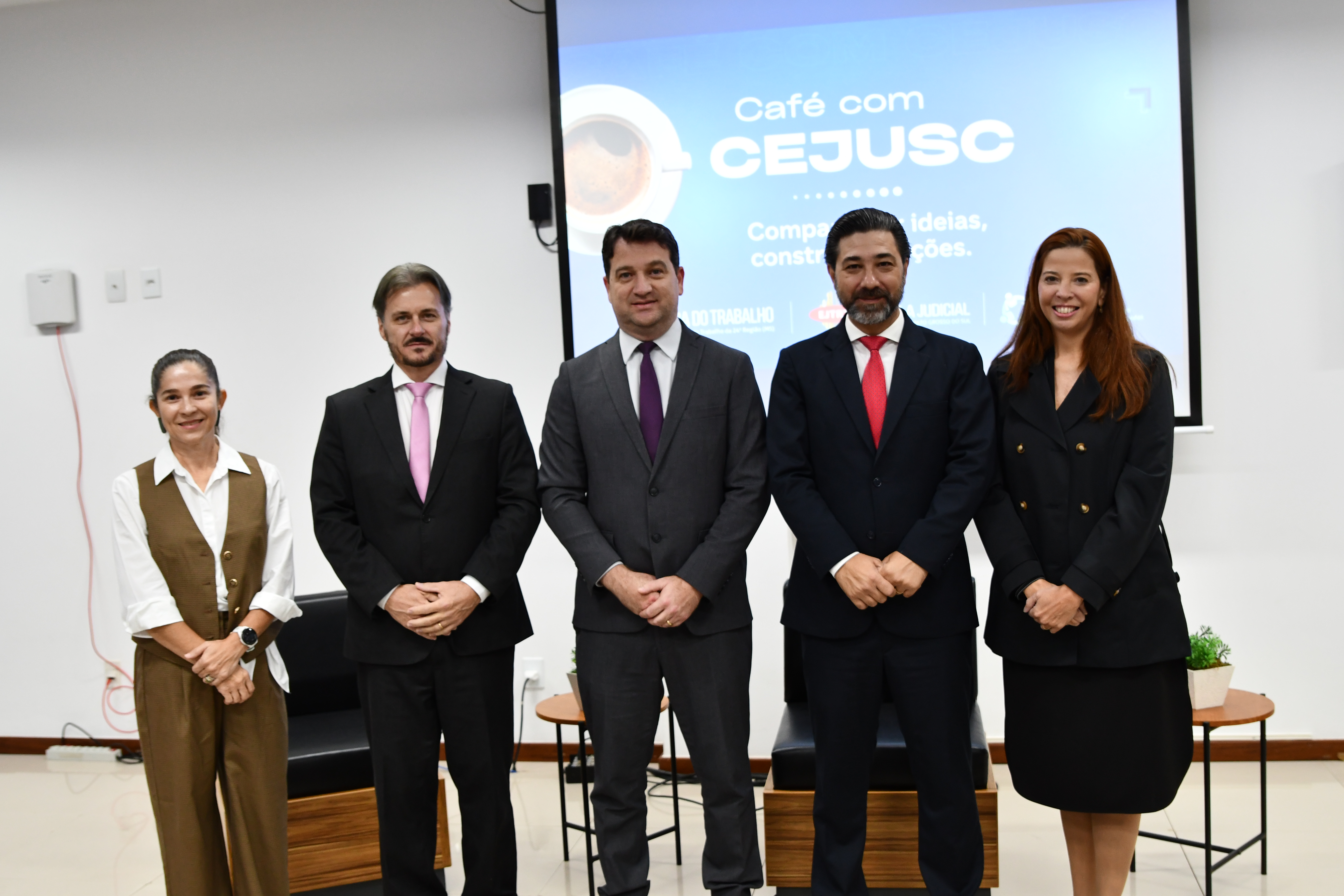 O Tribunal Regional do Trabalho da 24ª Região (TRT/MS) formalizou a assinatura de protocolos de cooperação com empresas dos segmentos de alimentos, celulose e florestal, bioenergia, além dos setores bancário, financeiro e de energia.