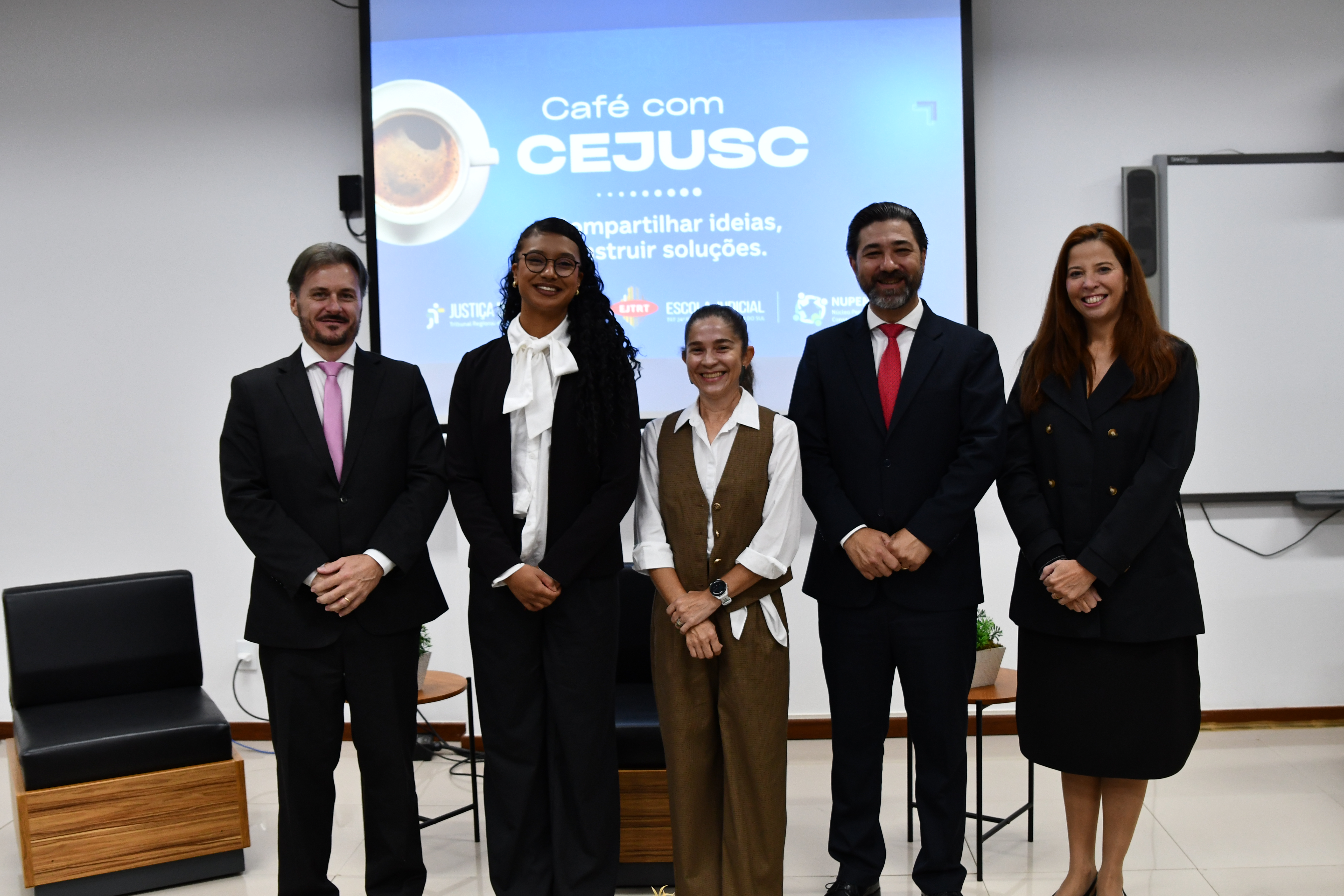 O Tribunal Regional do Trabalho da 24ª Região (TRT/MS) formalizou a assinatura de protocolos de cooperação com empresas dos segmentos de alimentos, celulose e florestal, bioenergia, além dos setores bancário, financeiro e de energia.