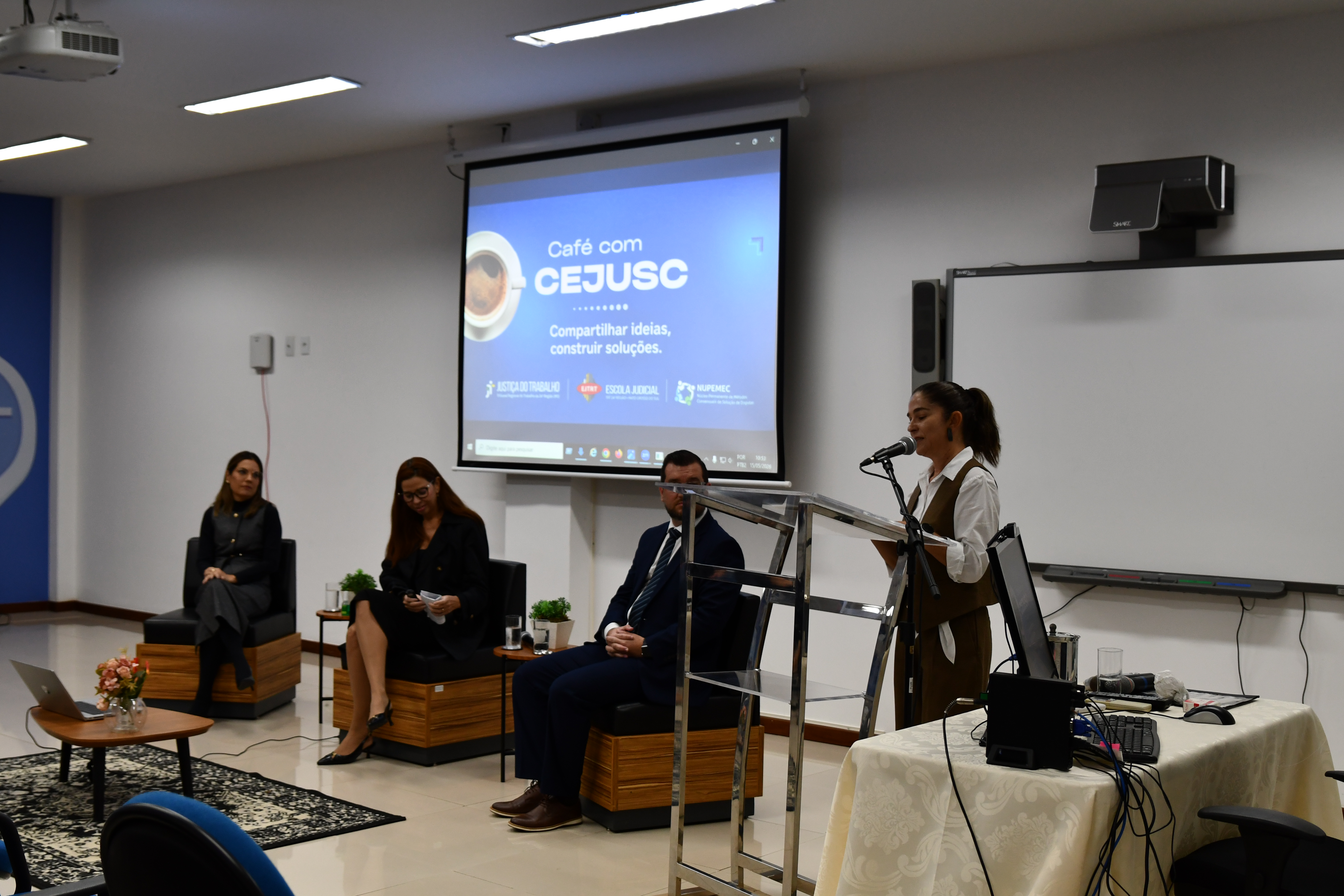 O Tribunal Regional do Trabalho da 24ª Região (TRT/MS) promoveu, nesta sexta-feira (15/5), o evento “Café com Cejusc”