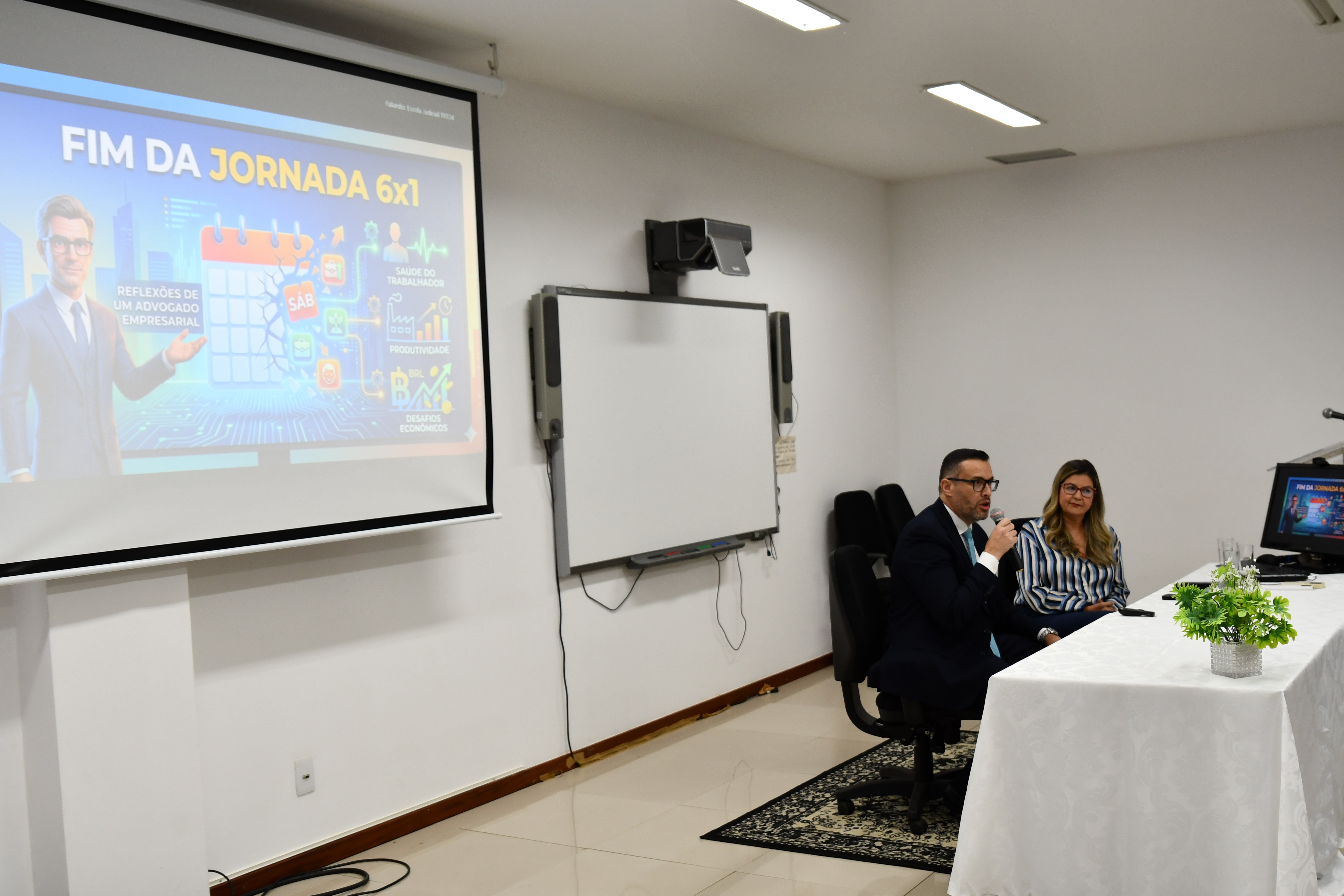 A Escola Judicial do Tribunal Regional do Trabalho da 24ª Região (EJUD24) promoveu, nesta sexta-feira (19/6), o evento “Jornada 6x1 em Debate: Desafios e Perspectivas para o Mundo do Trabalho”