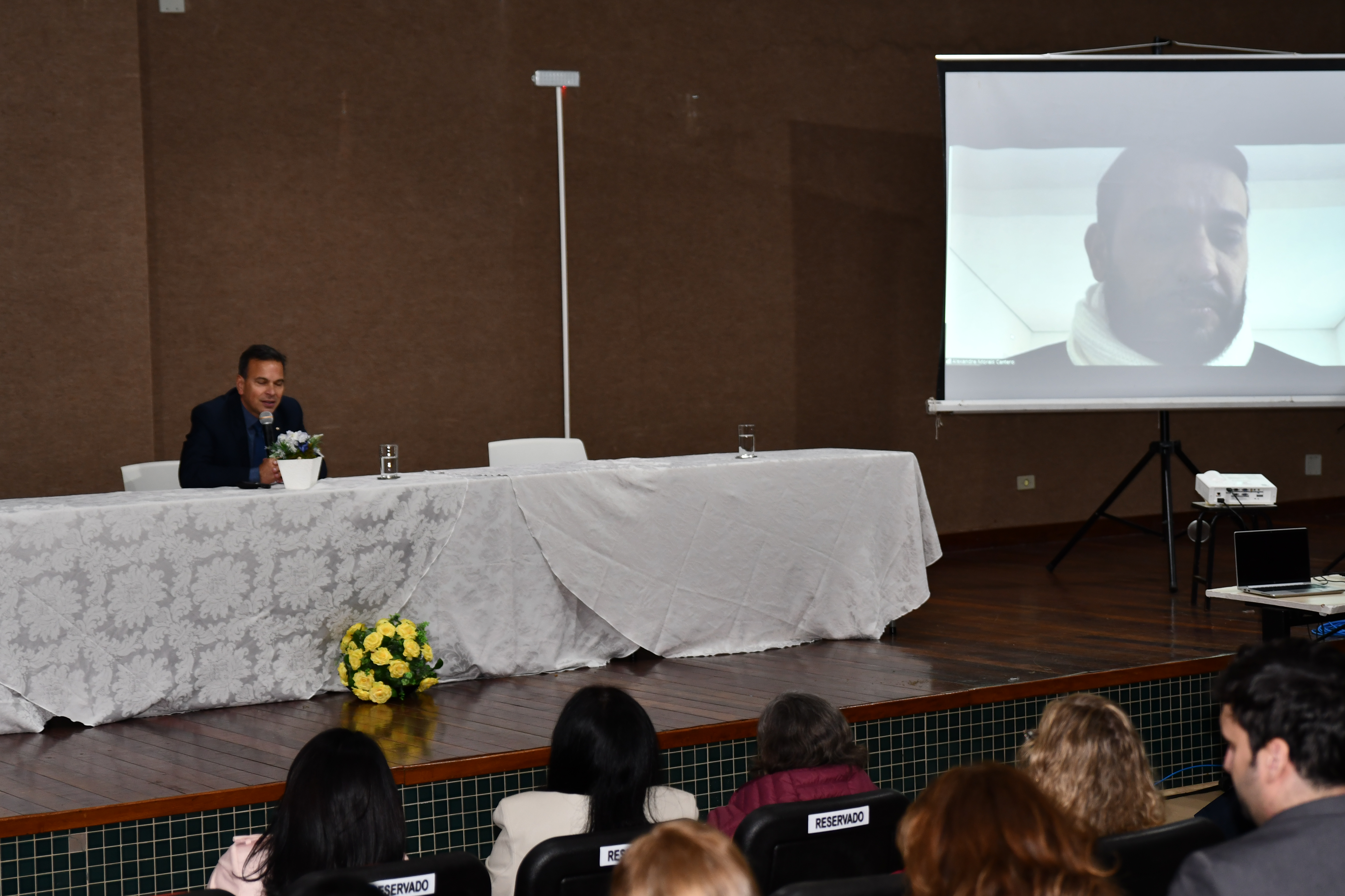 A terceira palestra, “O Dossiê da Desigualdade: A Lógica Econômica do Trabalho Escravo – Uma análise estrutural e propostas de intervenção em Mato Grosso do Sul”, foi ministrada pelo procurador do Trabalho Paulo Douglas Almeida de Moraes, tendo como debatedor o superintendente regional do Trabalho em Mato Grosso do Sul, Alexandre Cantero.
