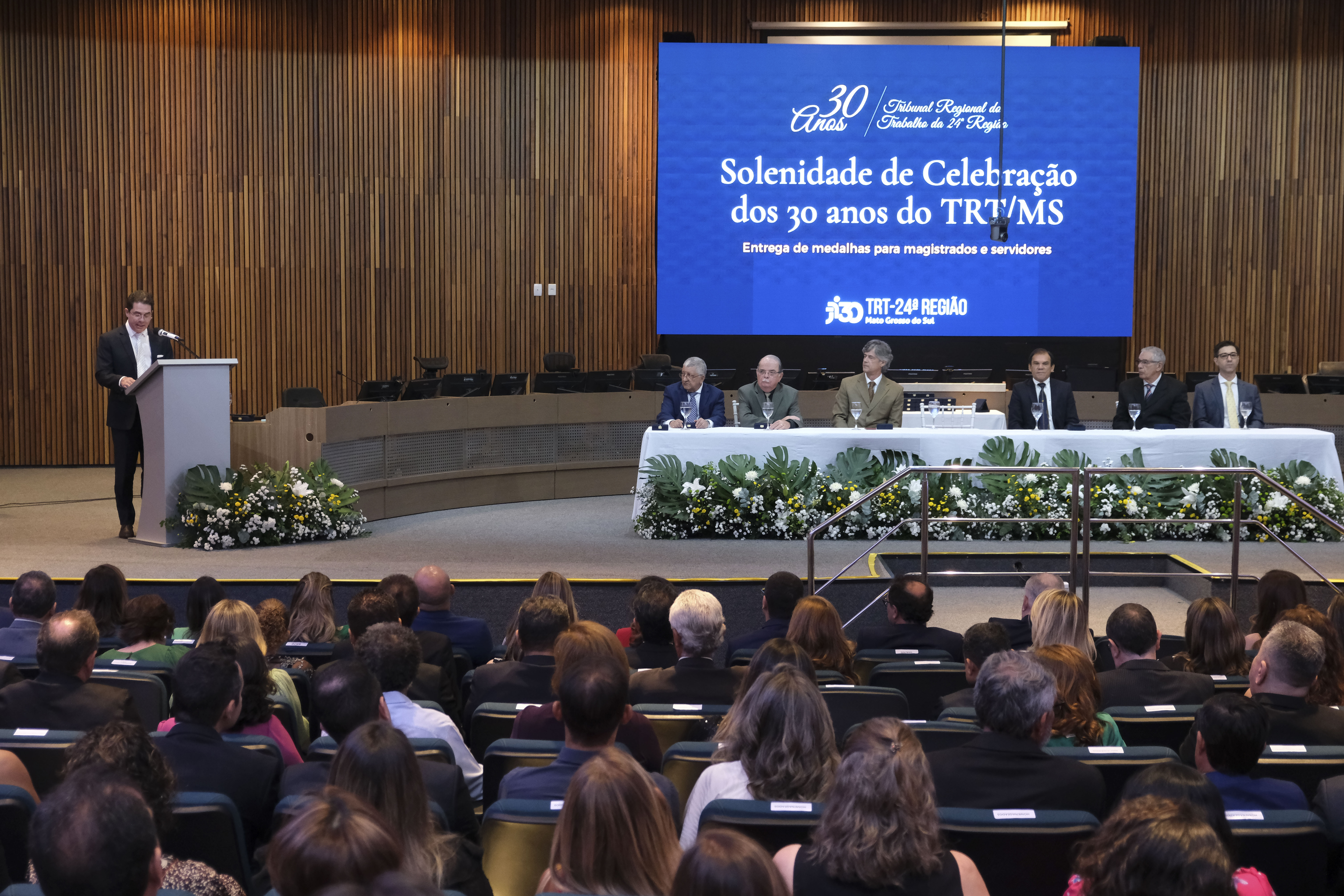 o Tribunal Regional do Trabalho da 24ª Região realizou a Solenidade de Celebração do seu trigésimo aniversário, na última sexta-feira, dia 27 de outubro