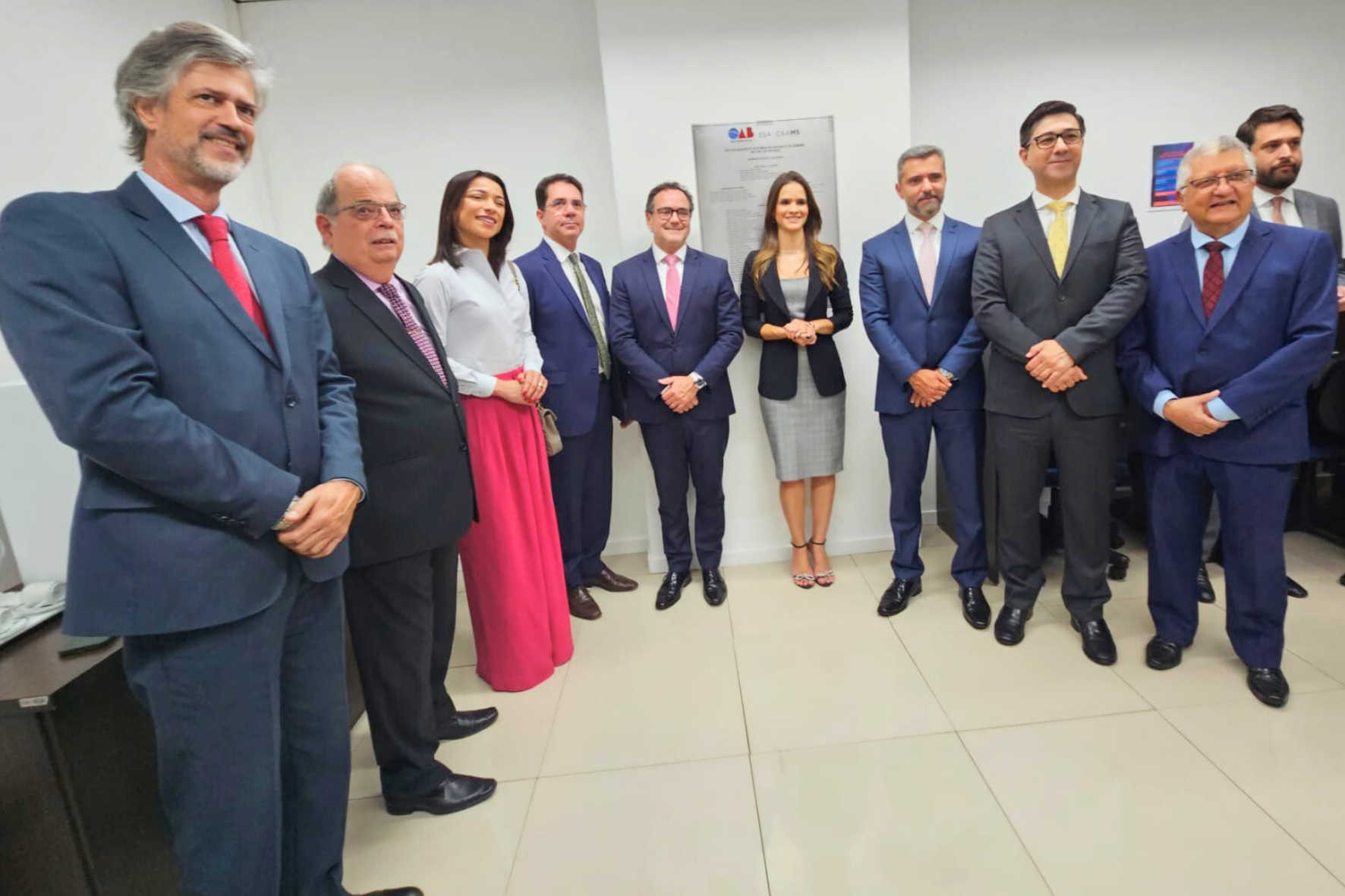 Desembargadores do TRT e representantes da OAB durante inauguração do espaço dedicado aos advogados na Sede do TRT24