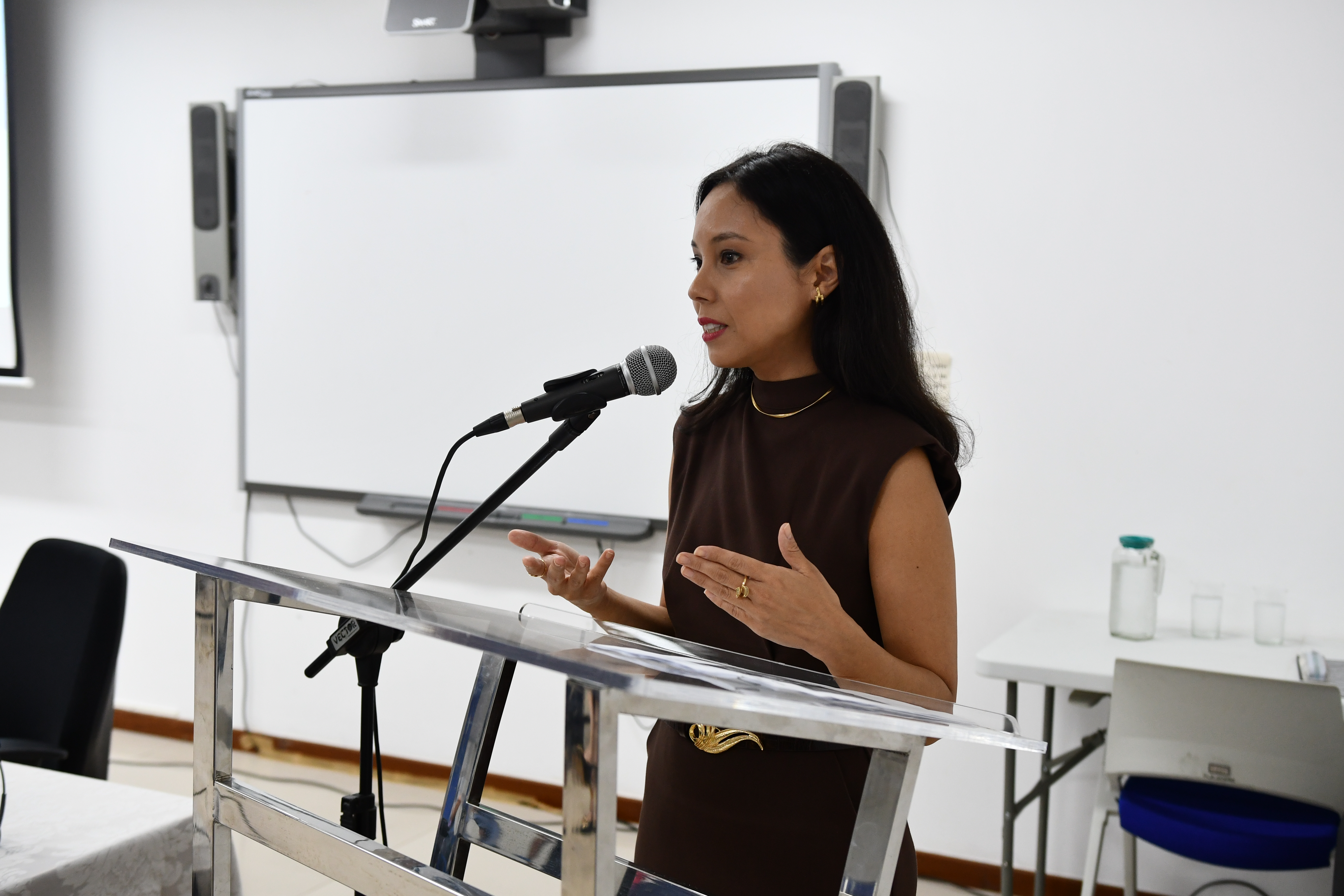 Durante a abertura do evento, a gestora do Programa de Trabalho Seguro do TRT/MS, juíza Hella de Fátima Maeda, ressaltou que a crise climática não afeta apenas o planeta em termos ambientais, mas tem repercussões diretas e concretas na vida das pessoas, no emprego e nas relações de trabalho.