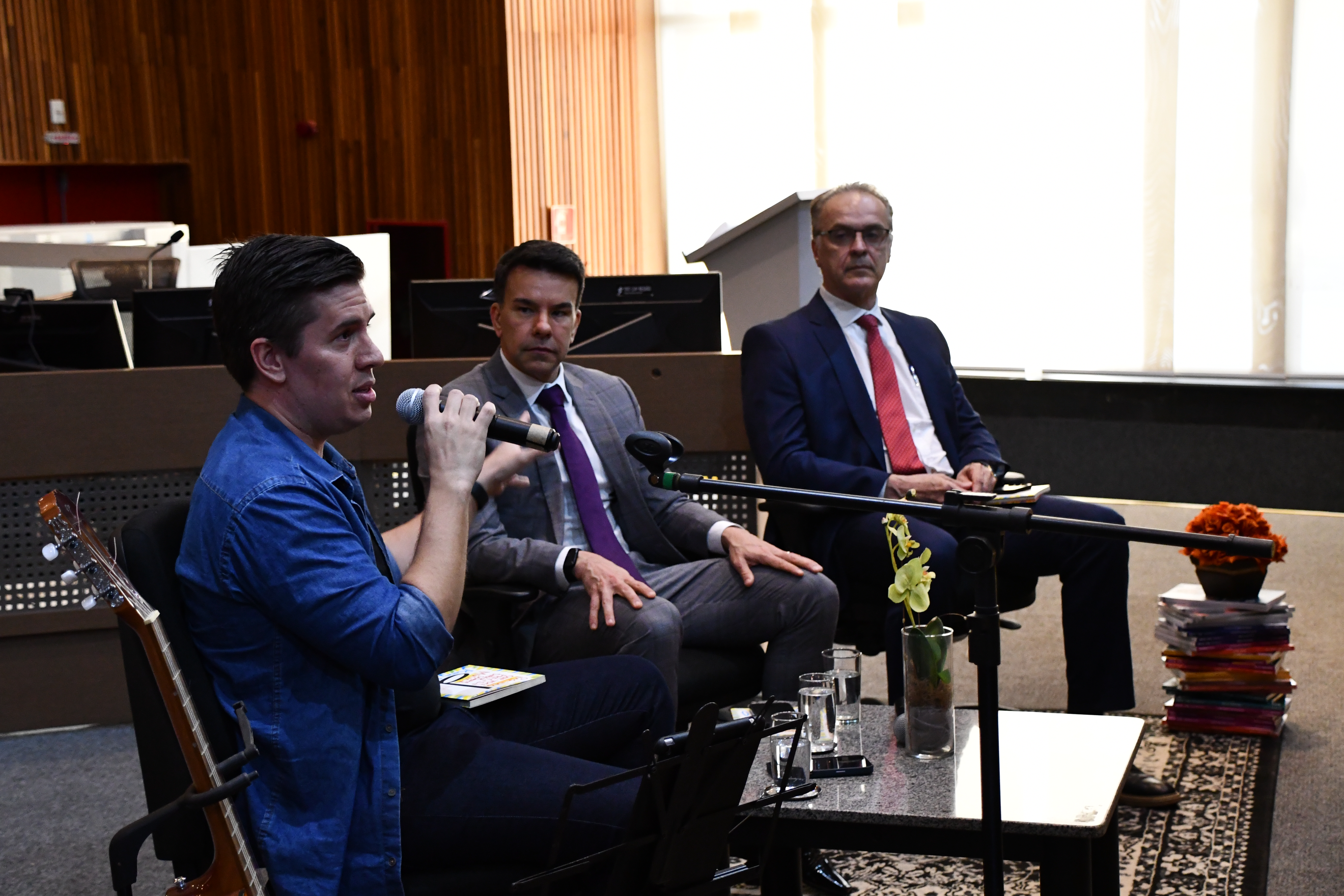 Na foto o jornalista Raul Ruffo e os juízes do trabalho Flávio Higa e Marco Mendes