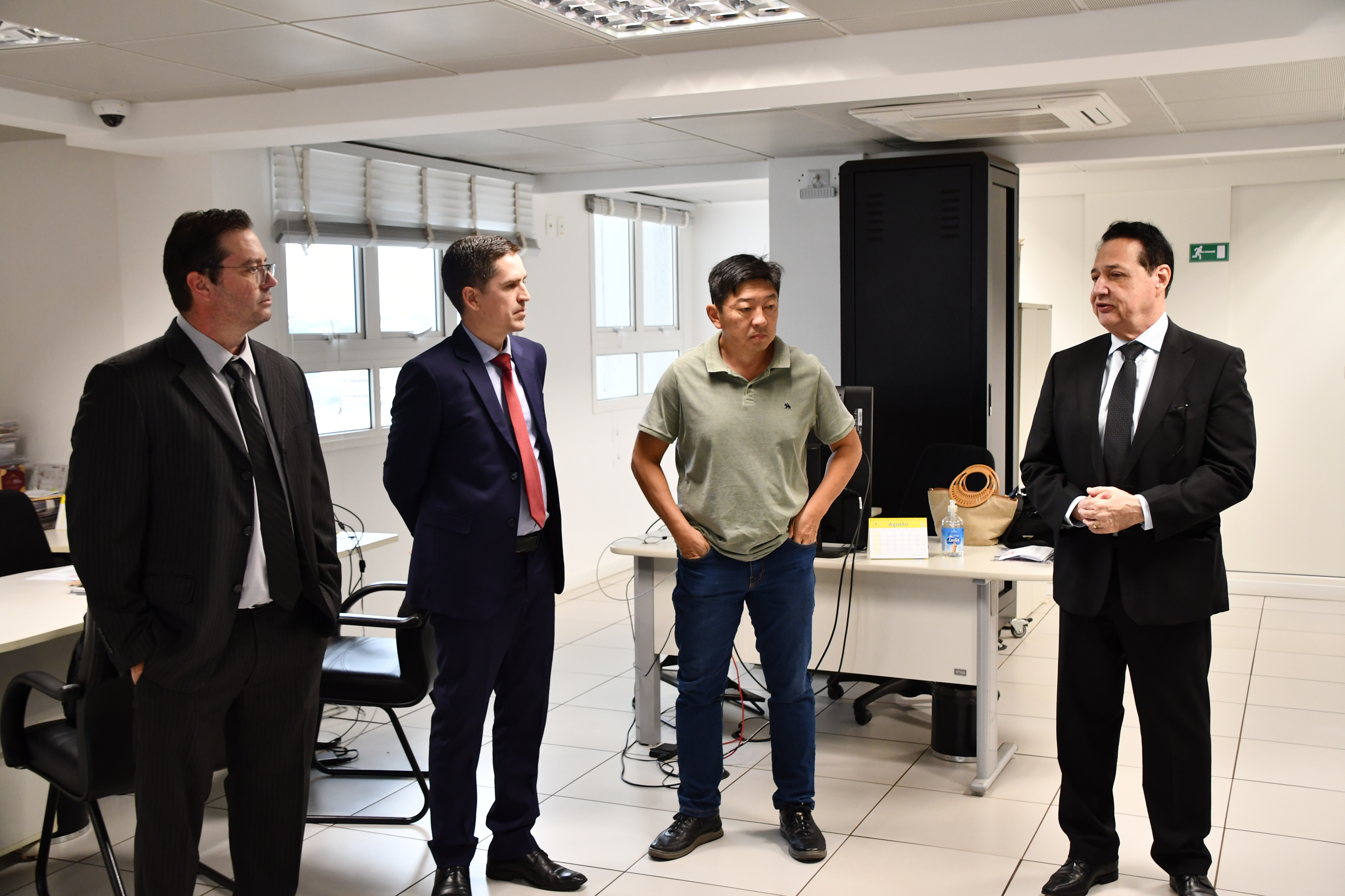 O presidente e corregedor do Tribunal Regional do Trabalho da 24ª Região, desembargador Tomás Bawden de Castro Silva, realizou, nesta terça-feira (5/8), correição ordinária na 6ª Vara do Trabalho de Campo Grande.