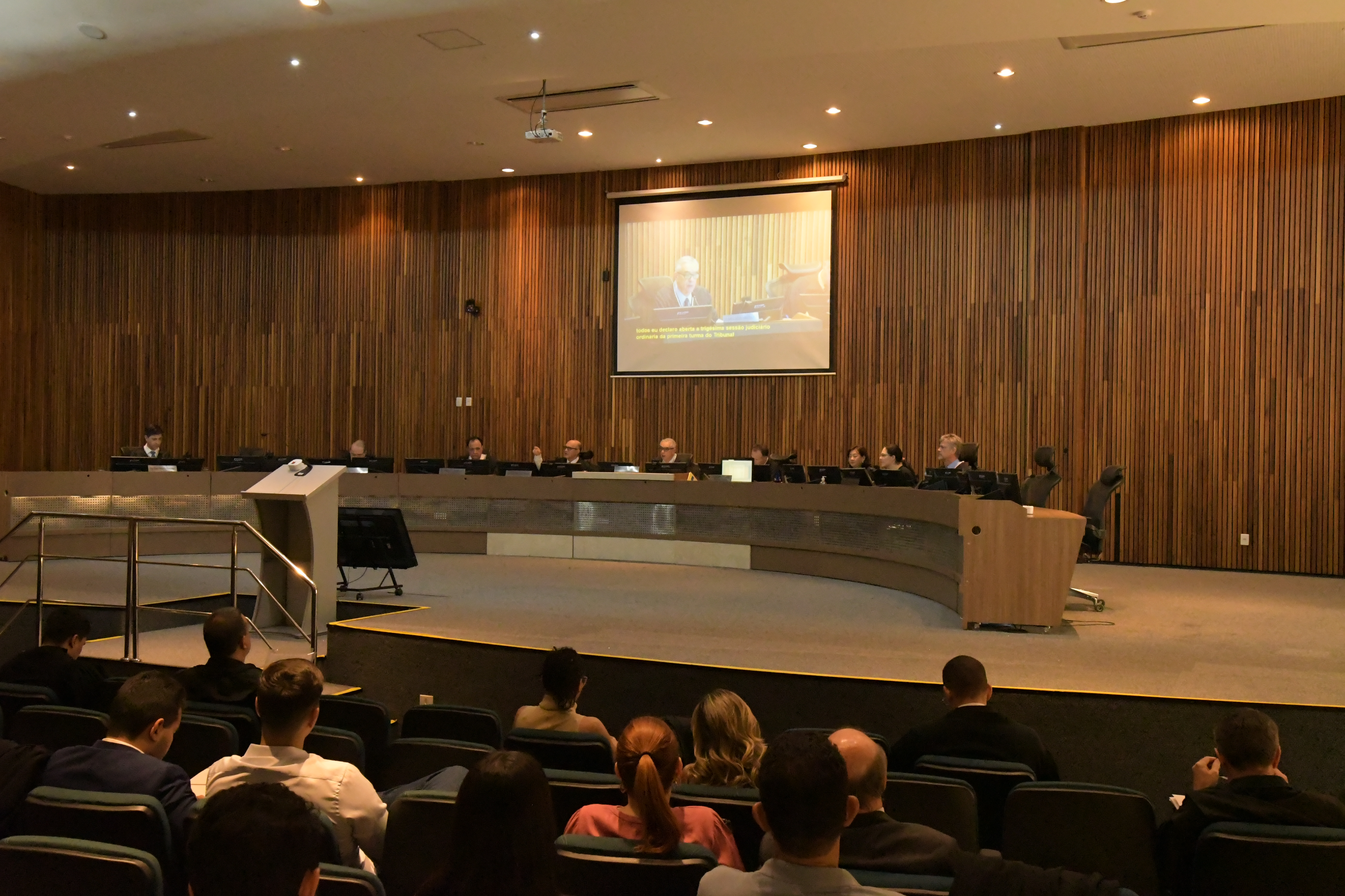 os estudantes acompanharam uma sessão da Primeira Turma