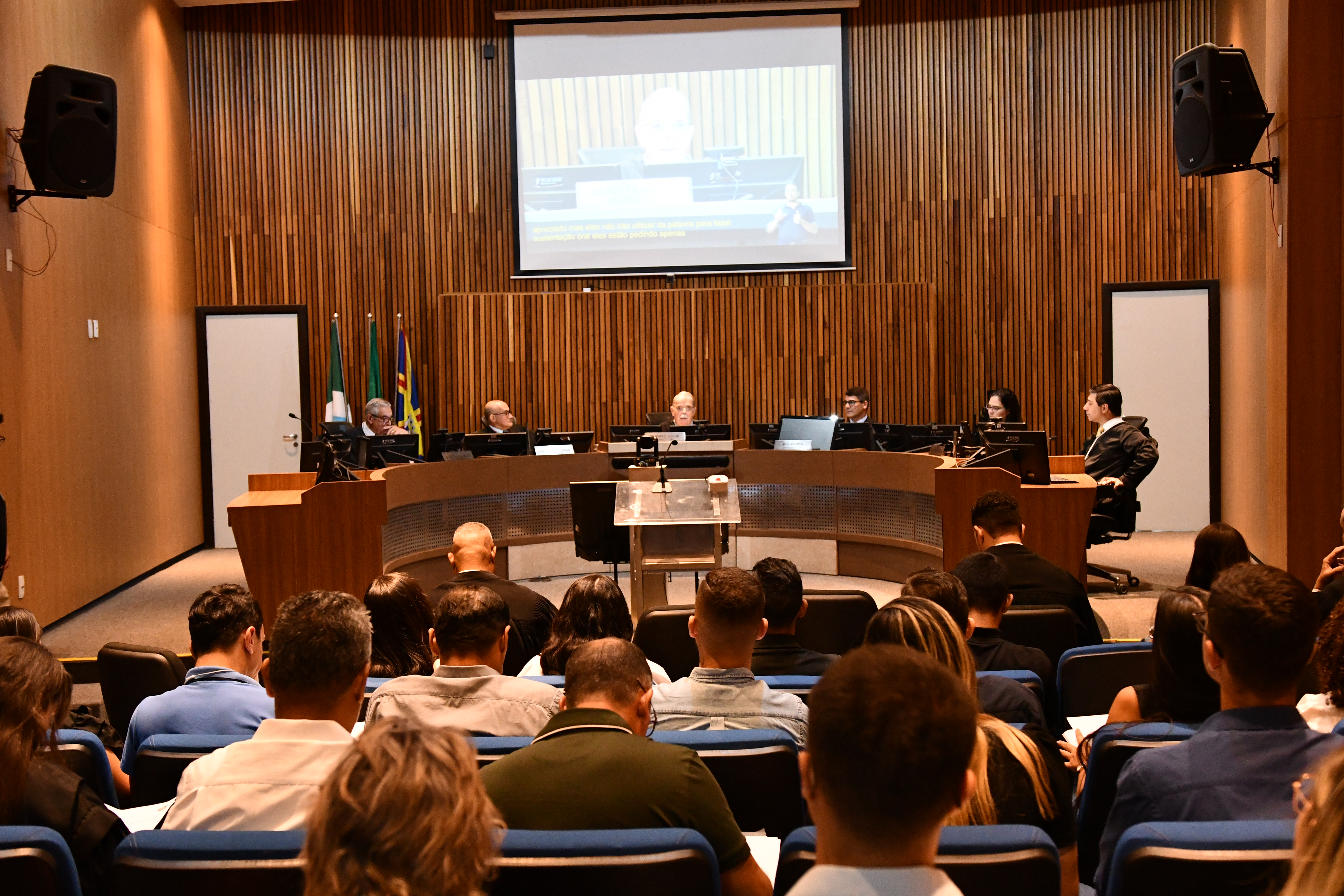 Os estudantes acompanharam uma sessão da Primeira Turma do TRT/MS