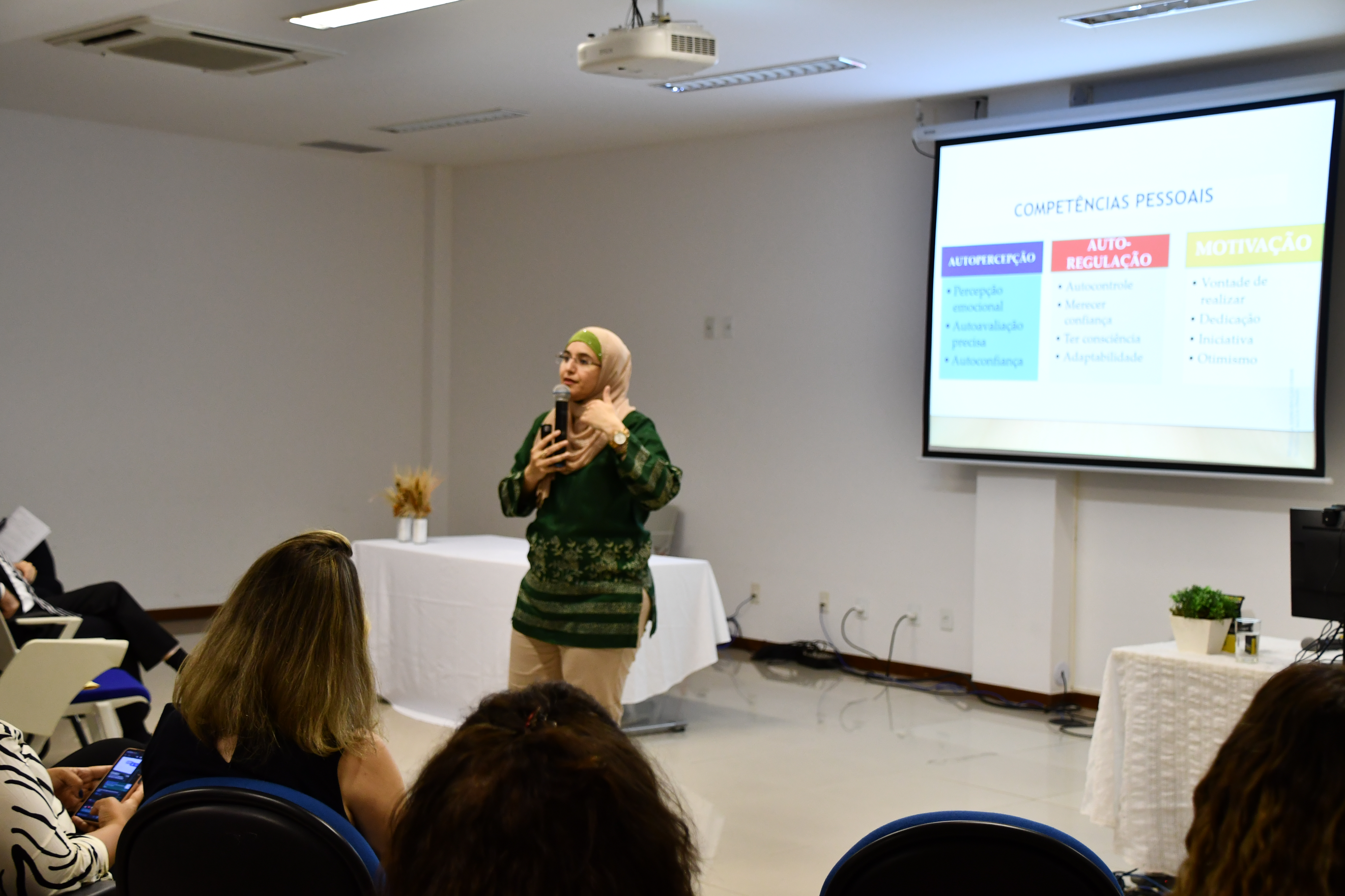 A primeira palestra do evento foi sobre “Inteligência Emocional e Empoderamento da Mulher”, ministrada pela psicóloga em saúde mental, Sálua Omais 