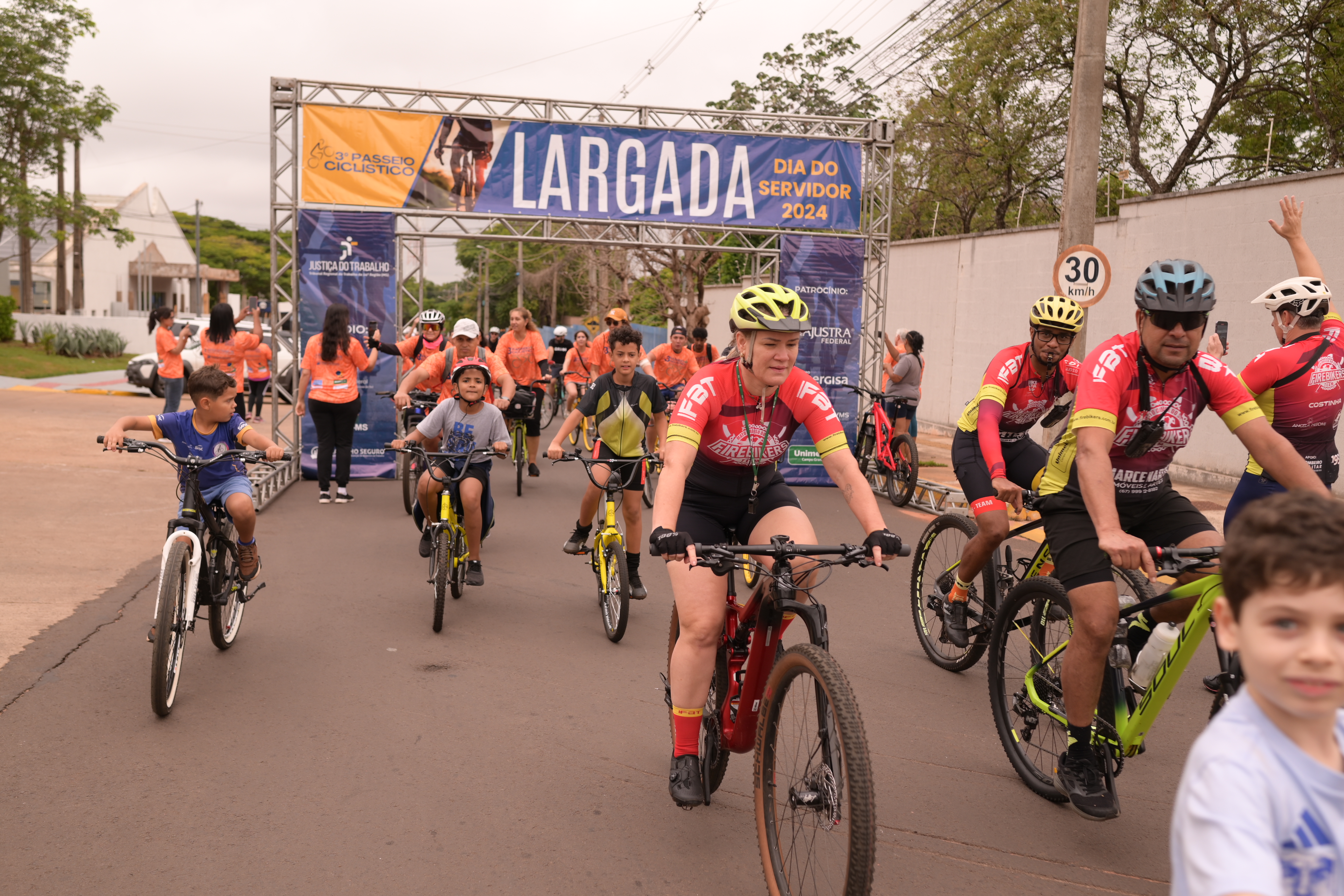 o Tribunal Regional do Trabalho da 24ª Região promoveu o terceiro passeio ciclístico em celebração ao Dia do Servidor Público