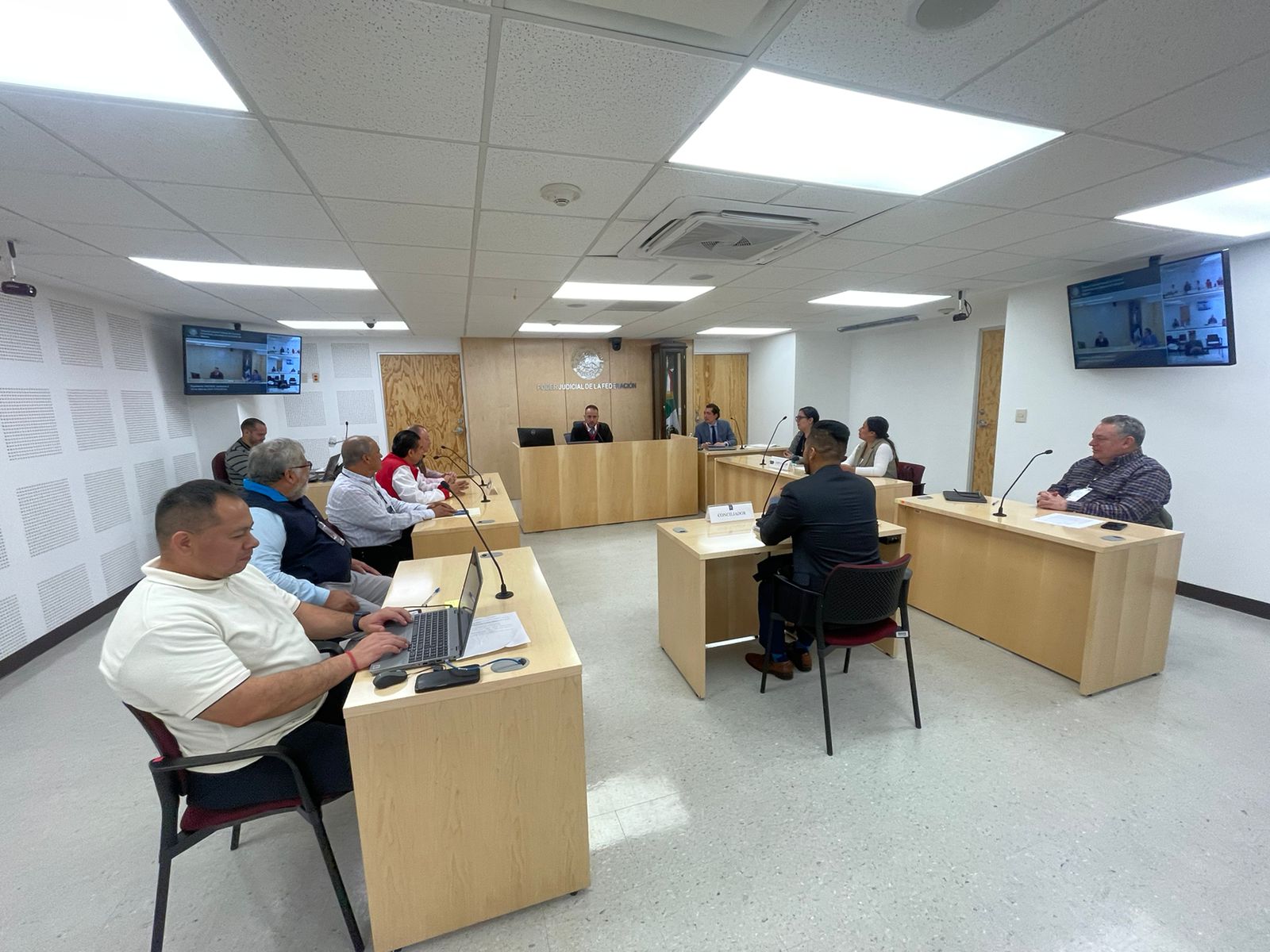 Sala de audiência no Tribunal Laboral Federal de Asuntos Colectivos, no México