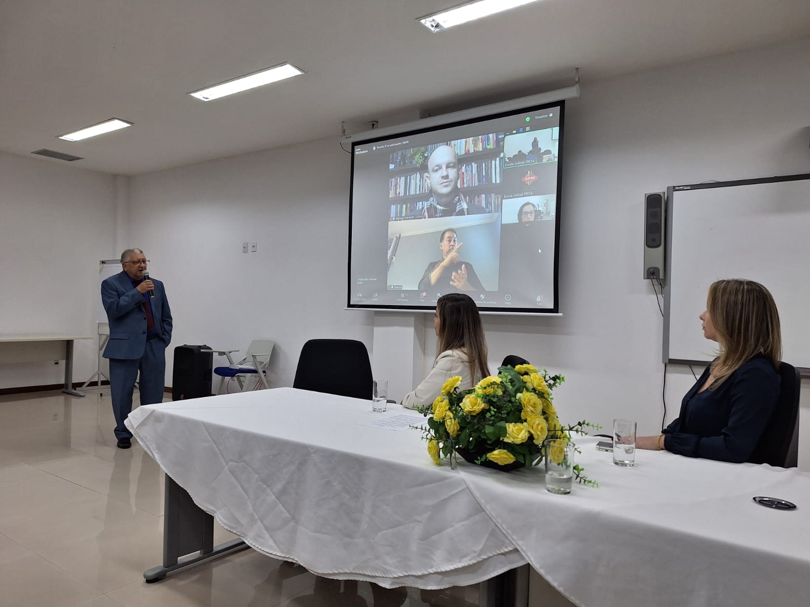 O evento contou com dois painéis principais. O primeiro, "A liberdade de expressão sob a ótica da sexualidade", foi apresentado pelo professor doutor Maiquel Ângelo Dezordo Wermuth