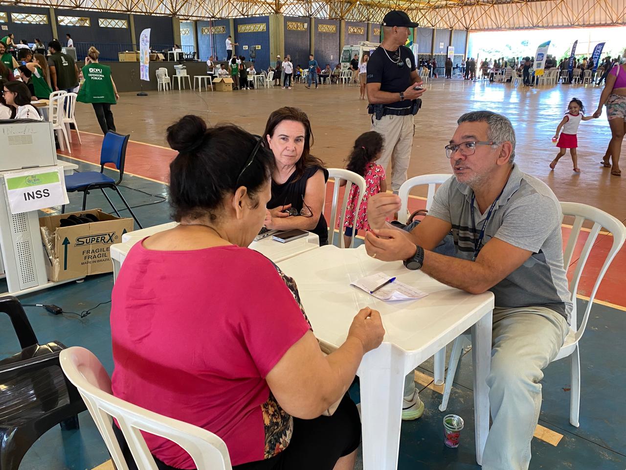 No segundo dia do evento, Dione Célia Gonçalves da Cunha procurou o Pop Rua Jud para obter informações sobre o andamento de seu processo trabalhista.