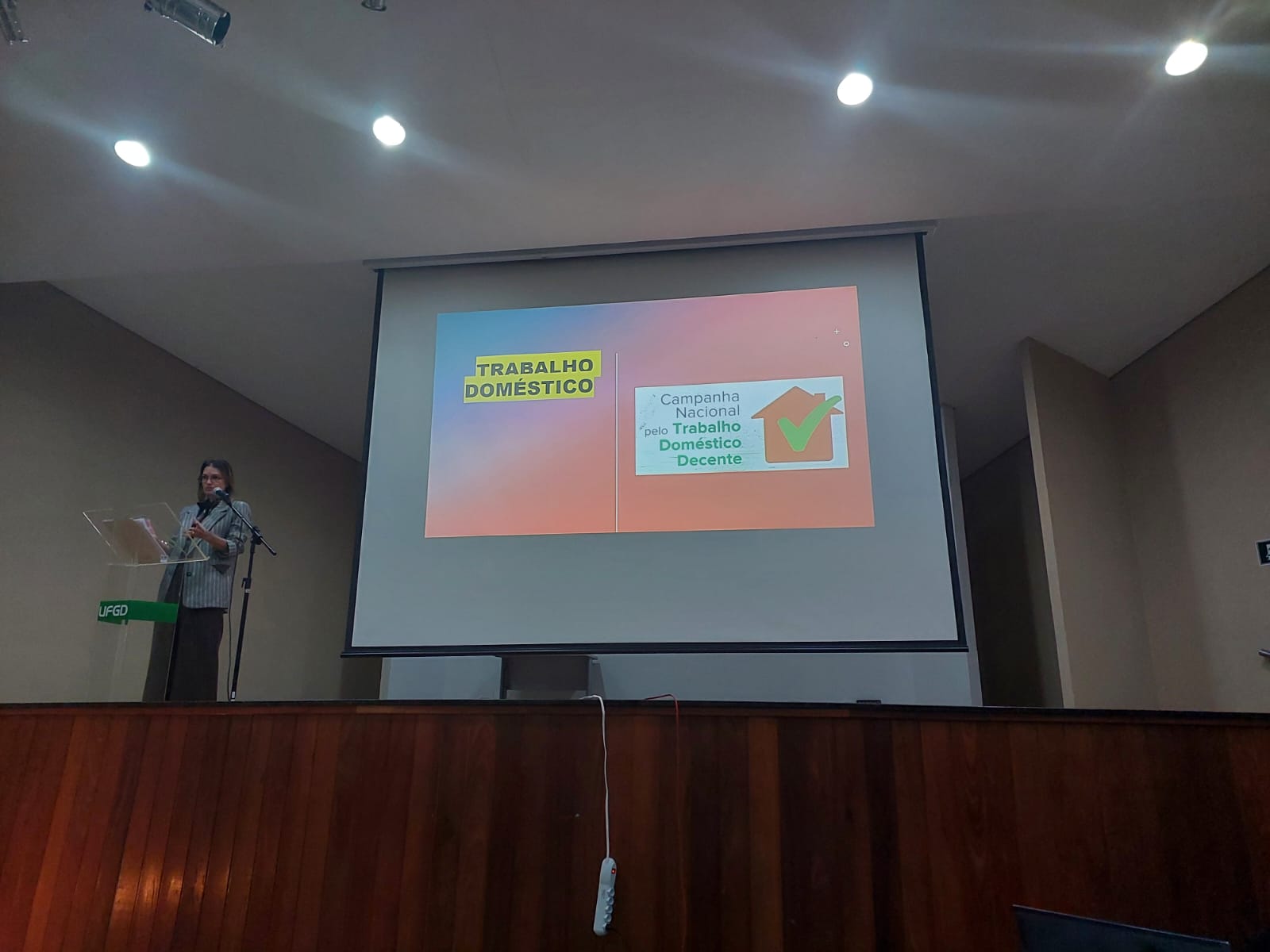 A Ouvidora da Mulher do Tribunal Regional do Trabalho da 24ª Região, juíza Ana Paola Emanuelli Balsanelli, participou do II Colóquio “Diretrizes da Fiscalização no Trabalho Doméstico”