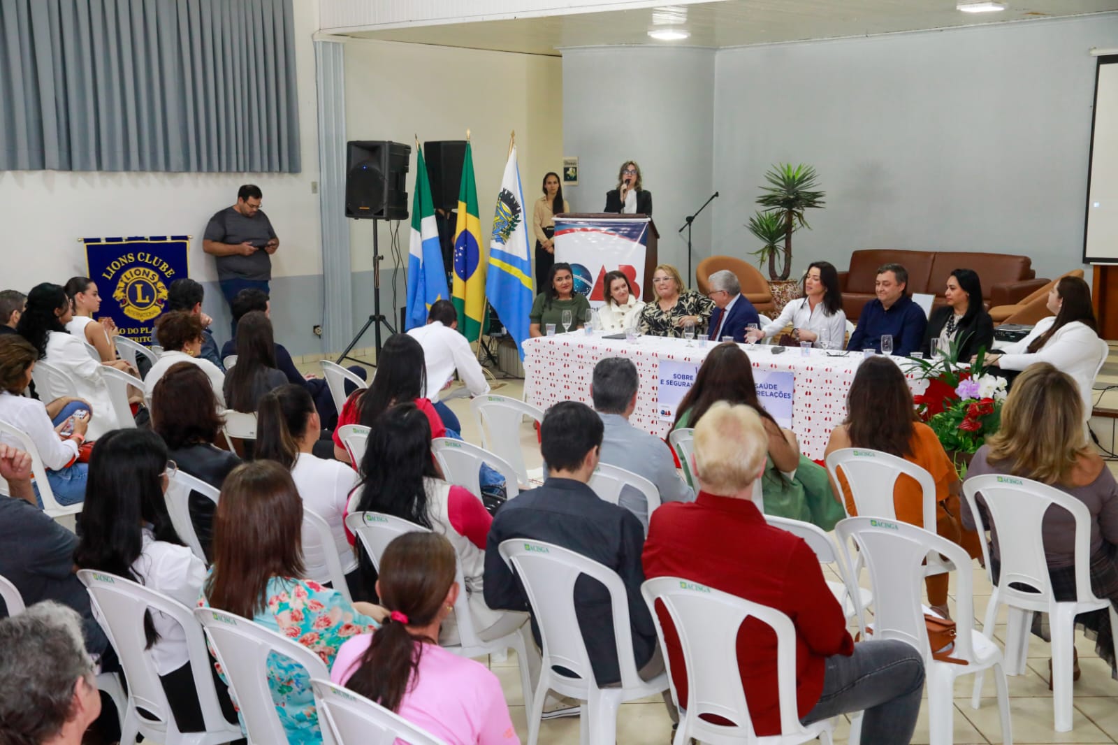 O Tribunal Regional do Trabalho da 24ª Região (TRT/MS), em parceria com a Ordem dos Advogados do Brasil, Seccional Mato Grosso do Sul (OAB/MS), promoveu o I Congresso sobre a “Importância da Saúde e Segurança da Mulher nas Relações Públicas e Privadas: uma abordagem prática”