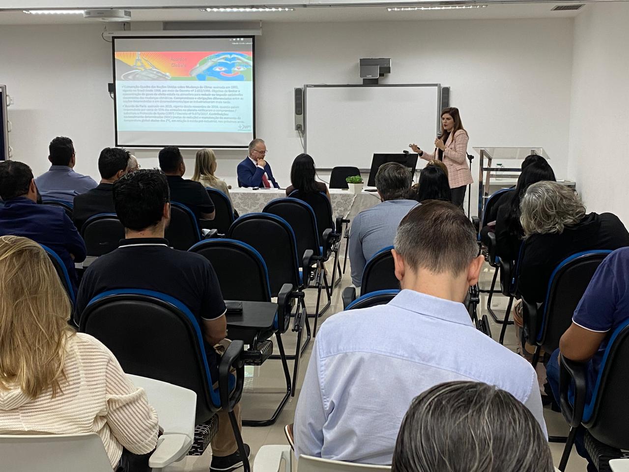 O primeiro, “Impactos que a crise climática poderá causar nas relações de trabalho”, contou com palestra da procuradora do Ministério Público do Trabalho Ileana Neiva Mousinho e mediação do juiz Marco Mendes