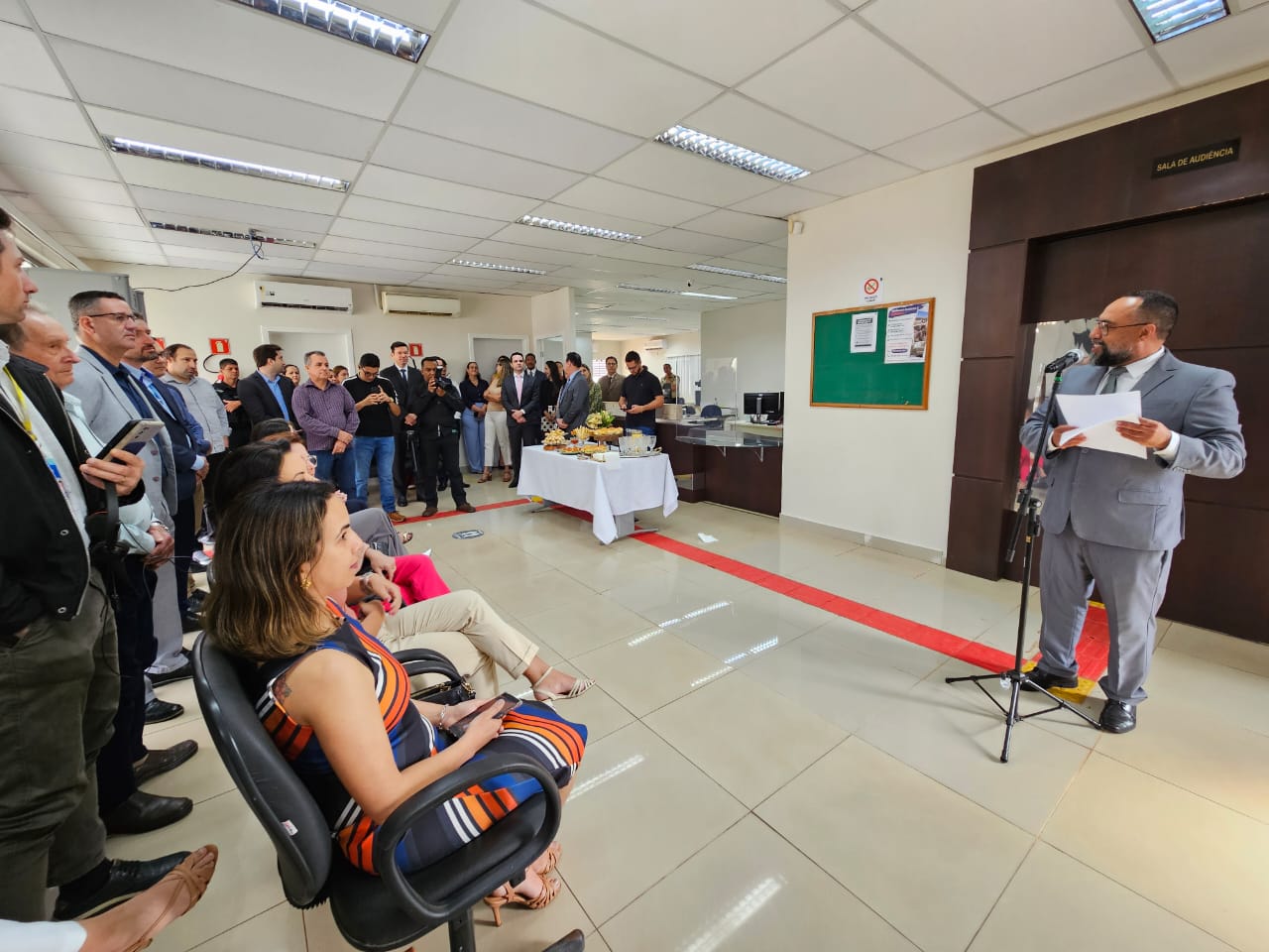A cerimônia contou com a presença de diversas autoridades dos poderes Judiciário, Legislativo e Executivo,