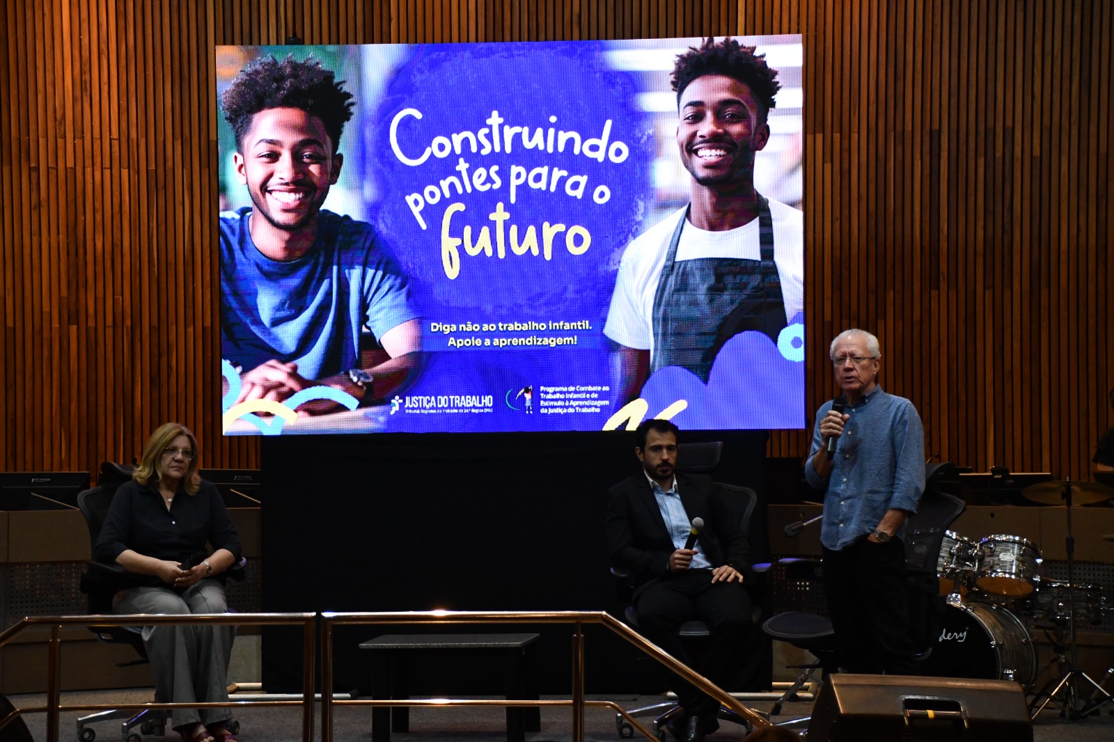 O painel “Superando Desafios: A Aprendizagem como Instrumento de Transformação Social e Econômica” contou com a participação de Paulo Marini, auditor-fiscal do trabalho, Douglas Ferreira Santos, auditor-fiscal do trabalho, e Eliene Rodrigues de Souza, assessora técnica em PCD e discriminação no trabalho