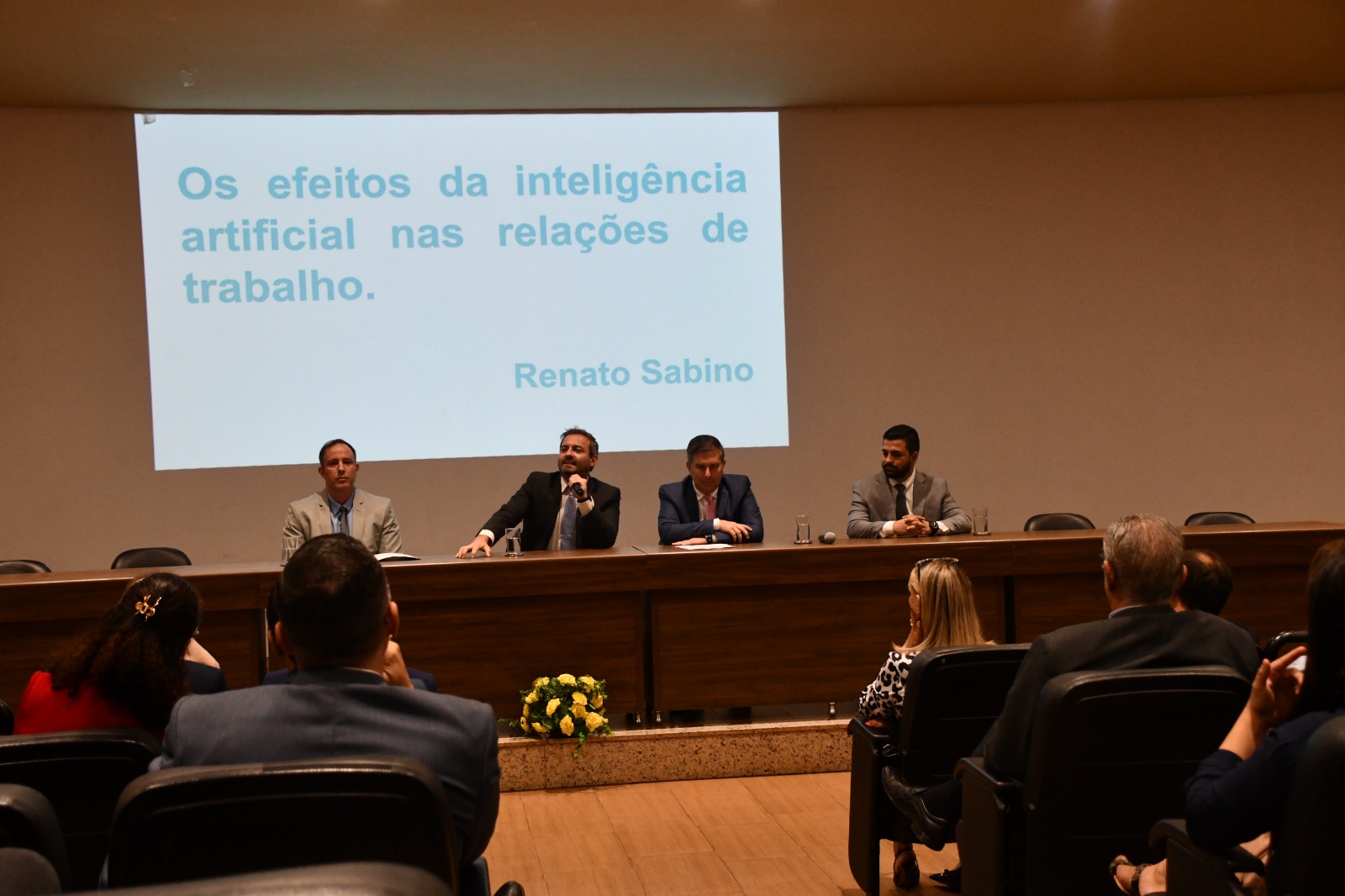 A programação incluiu a palestra “Os Efeitos da Inteligência Artificial nas Relações de Trabalho”, ministrada pelo juiz do trabalho Renato Sabino (TRT/SP),