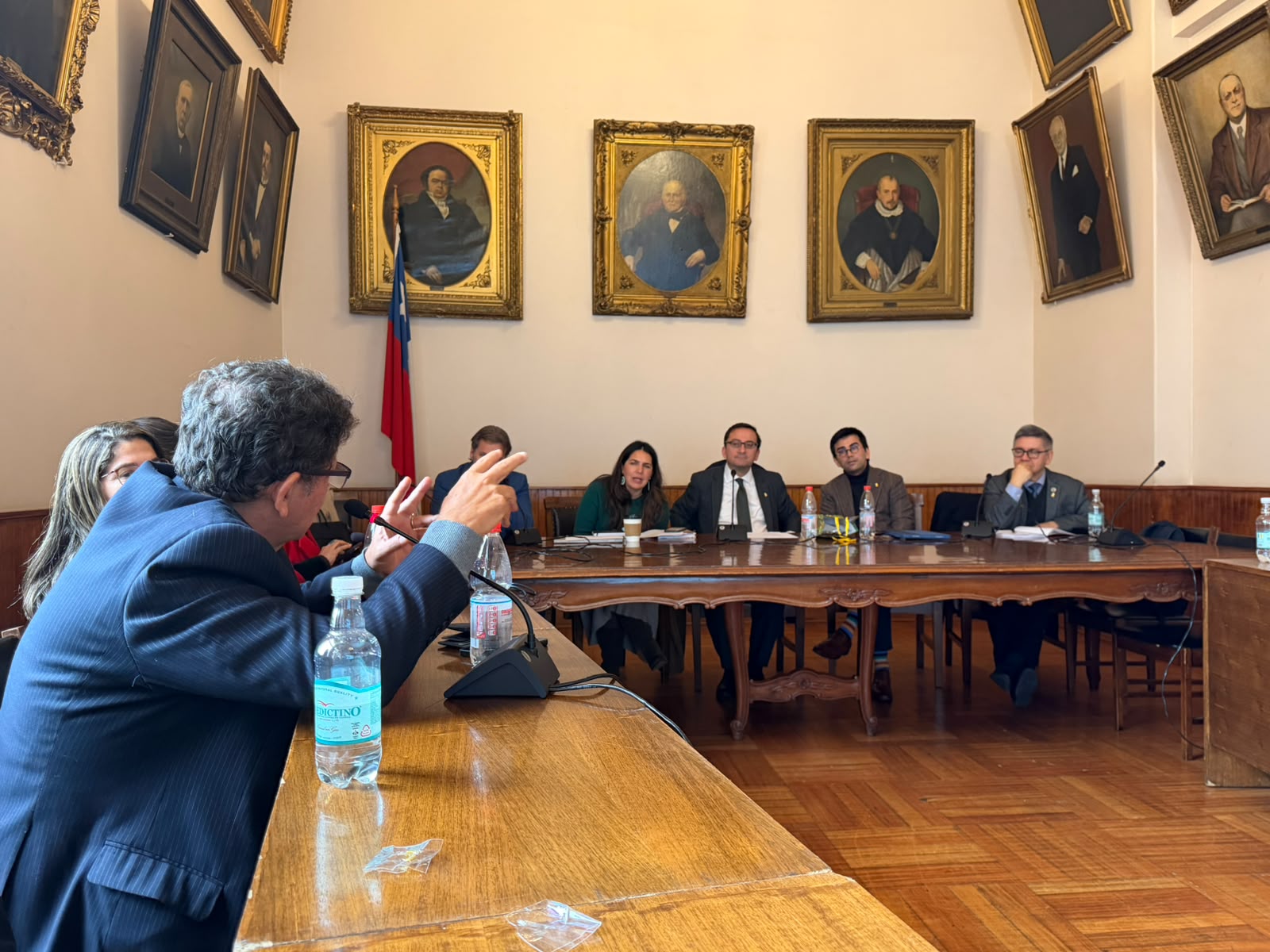 A programação incluiu diálogo institucional entre as Escolas Judiciais e painéis sobre pejotização, trabalho autônomo e terceirização, controle de convencionalidade e a aplicação da Convenção Interamericana de Direitos Humanos, além de debates sobre inteligência artificial e Direito do Trabalho.
