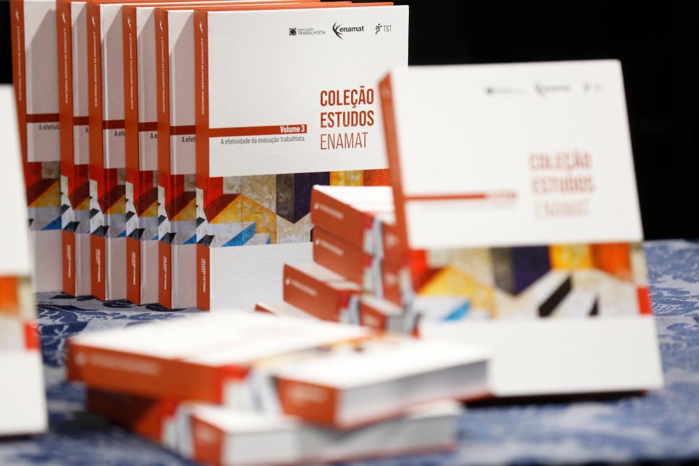 livros da coleção de estudos ENAMAT