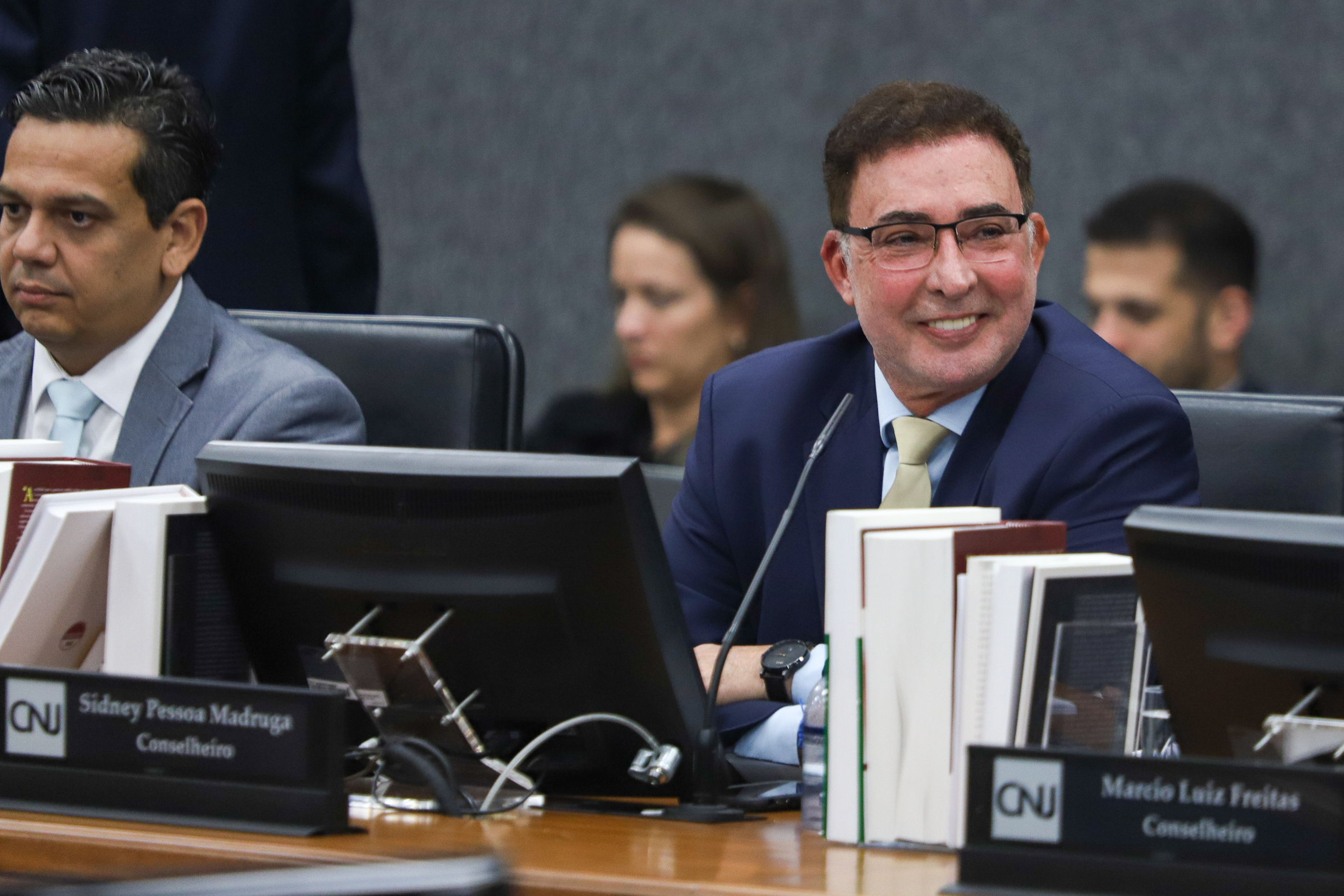 Na imagem, o conselheiro e relator do ato normativo, Sidney Pessoa Madruga.