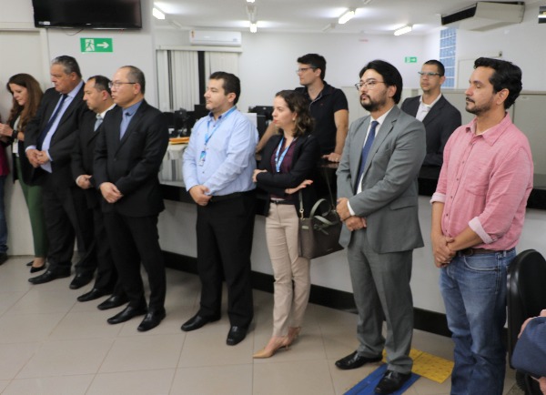 Foto dos participantes da inauguração.