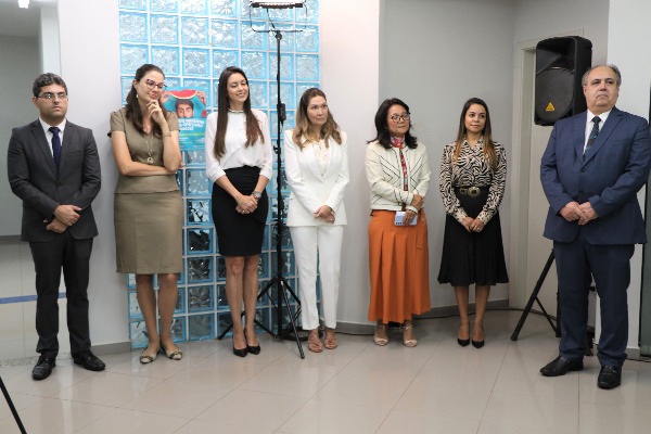 Foto dos participantes da inauguração.