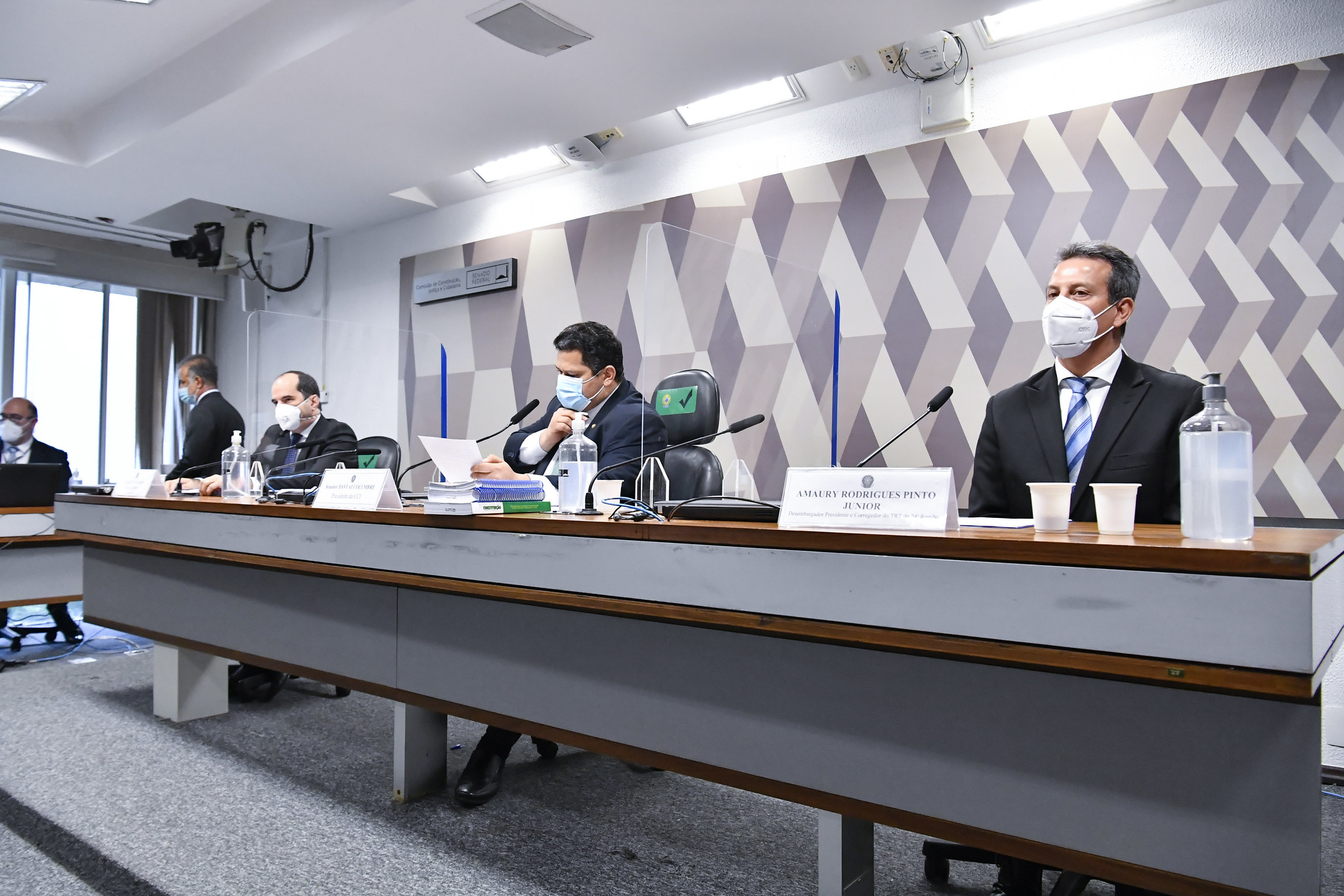 Foto da sessão da Comissão de Constituição, Justiça e Cidadania (CCJ) do Senado Federal