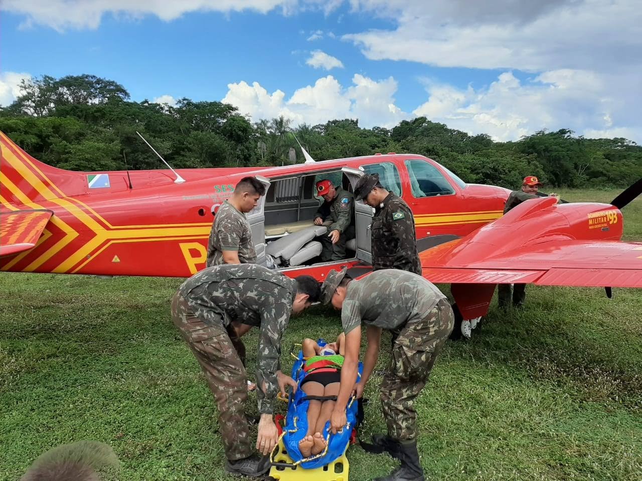 Imagem de operação de busca e salvamento do Corpo de Bombeiros