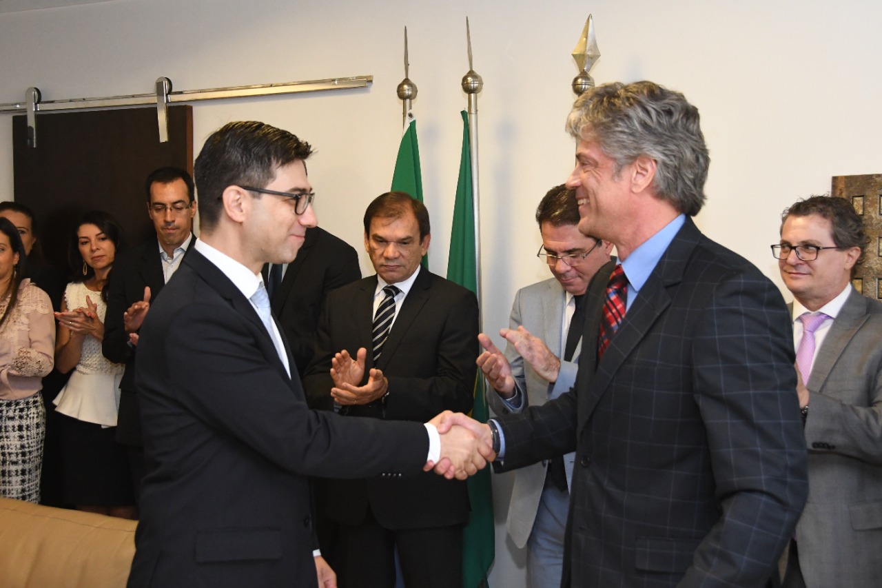 Foto da cerimônia de posse posse administrativa de César Palumbo Fernandes no cargo de Desembargador do Trabalho.