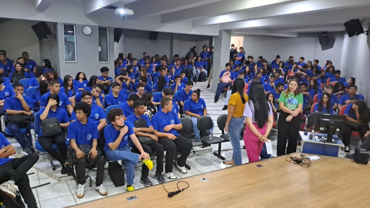 Palestra no Instituto Mirim teve a participação de 220 jovens