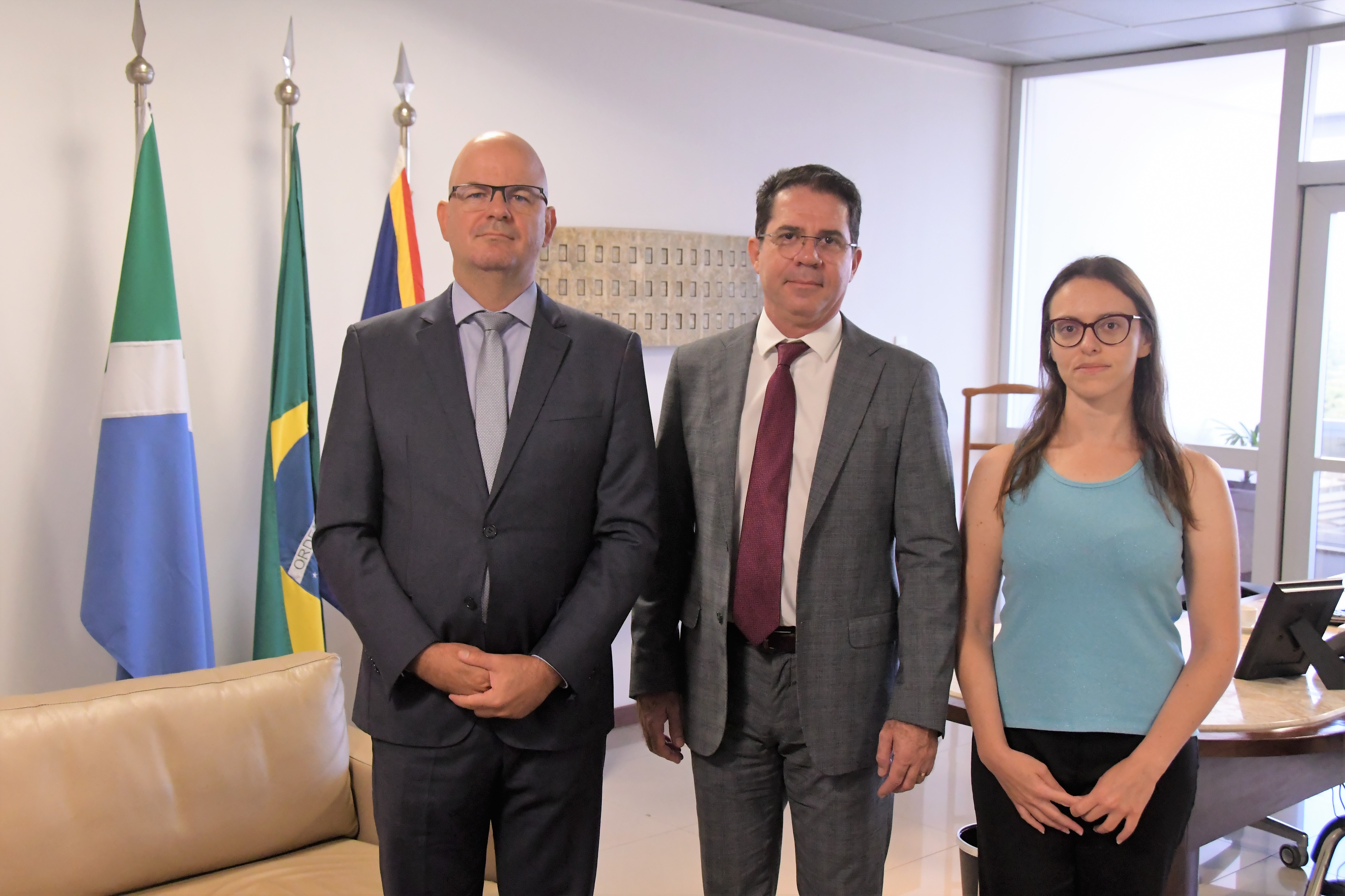 Procurador-Chefe da União, Claudio Raposo, ao lado do presidente do TRT/MS, des. João Marcelo, e da Procuradora Federal Giovanna Zanet