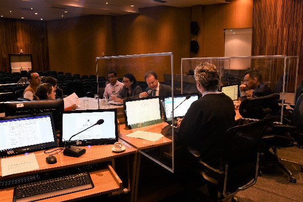 Foto da audiência de conciliação.