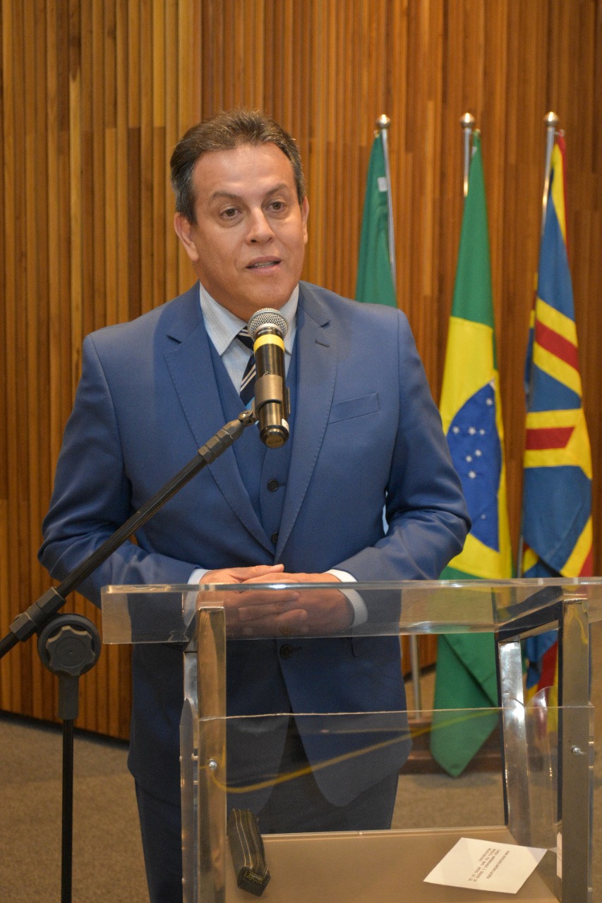 Foto do ministro Amaury Rodrigues, em seu momento de fala.