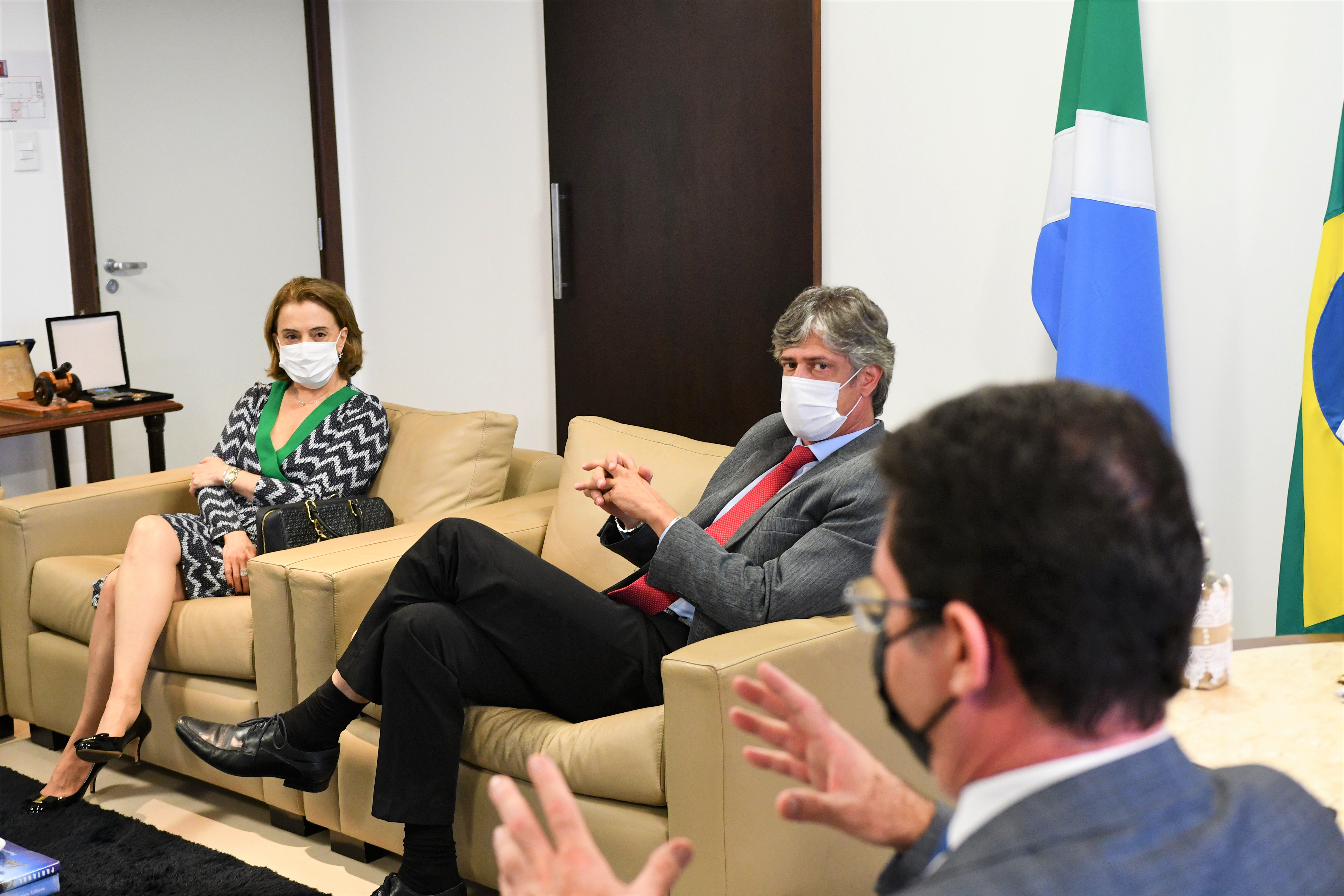 Foto da desembargadora Marisa Santos e desembargador André Oliveir